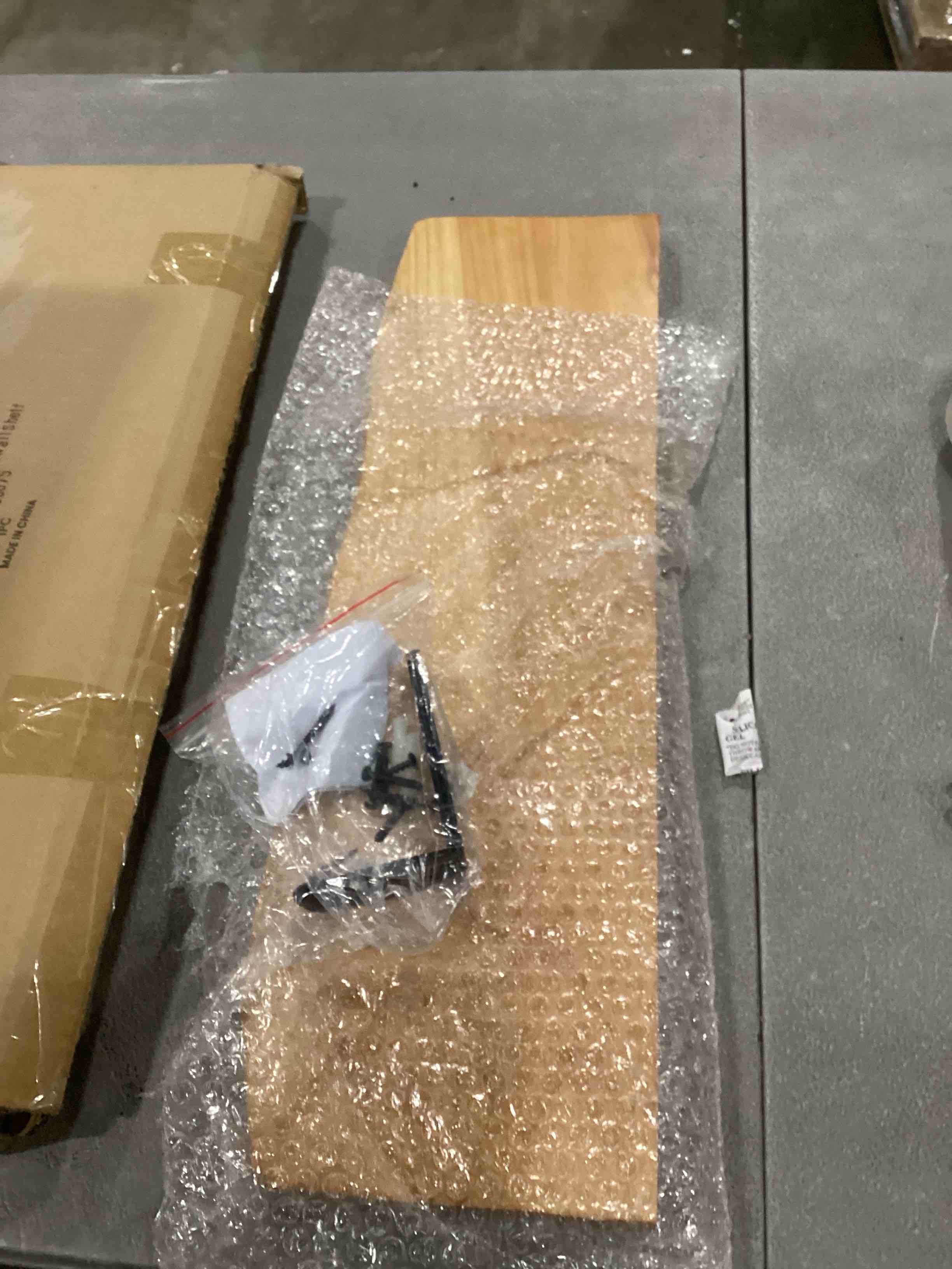 https://s3.amazonaws.com/lotting-images-prod/bidfta/PNK2557283_1745587345027.jpeg