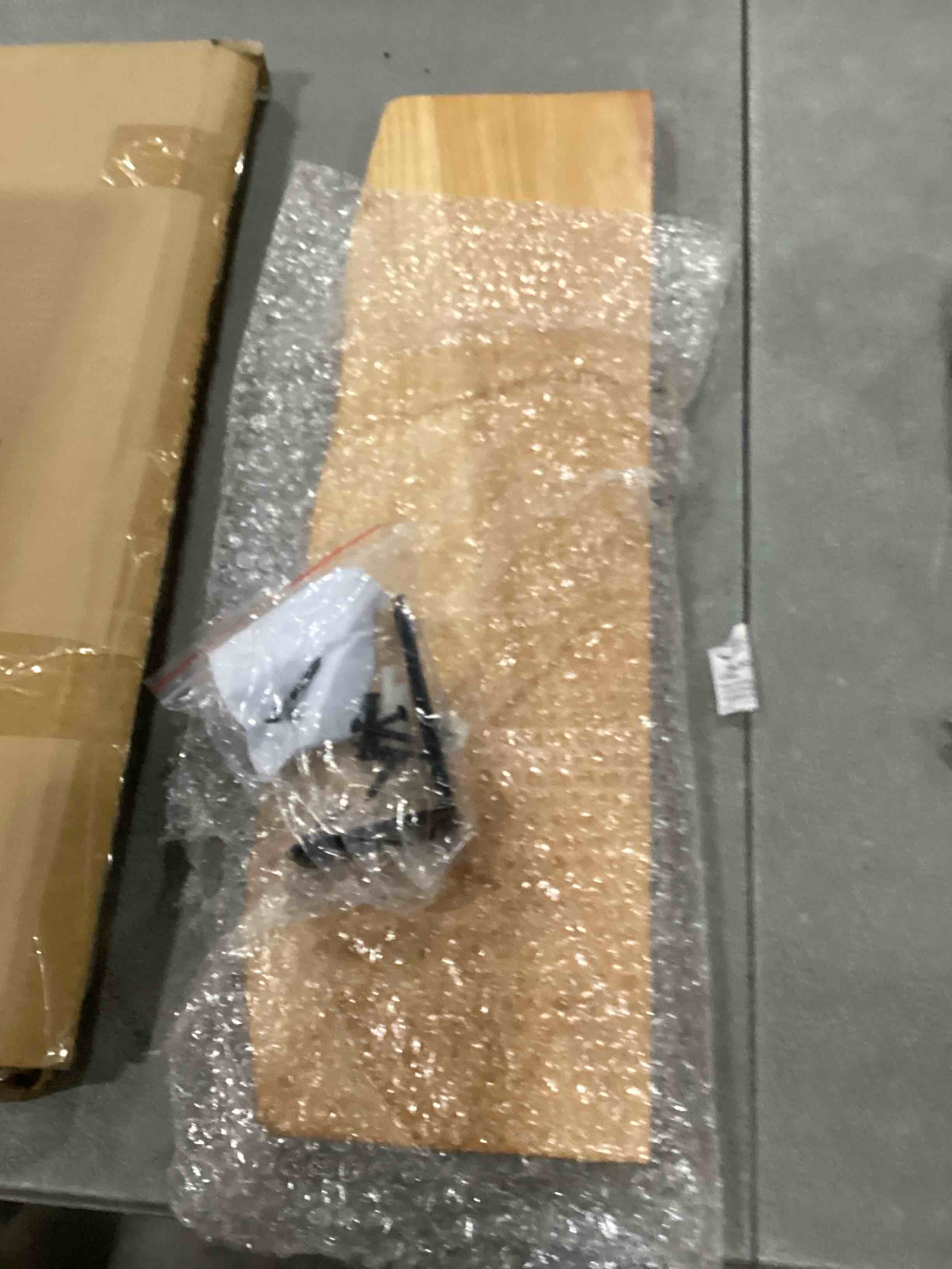 https://s3.amazonaws.com/lotting-images-prod/bidfta/PNK2557283_1745587345821.jpeg