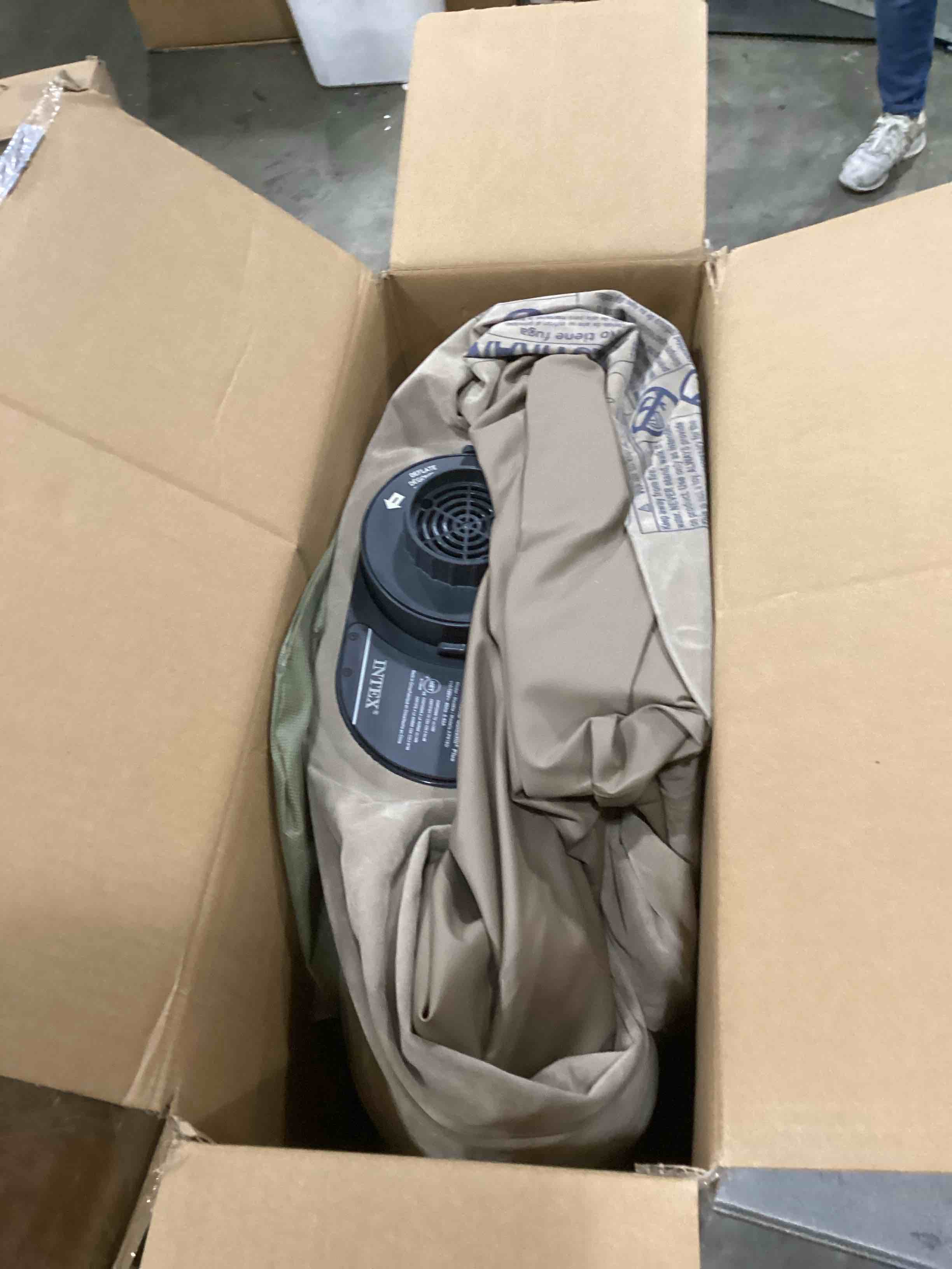 https://s3.amazonaws.com/lotting-images-prod/bidfta/PNK2557305_1745591916992.jpeg