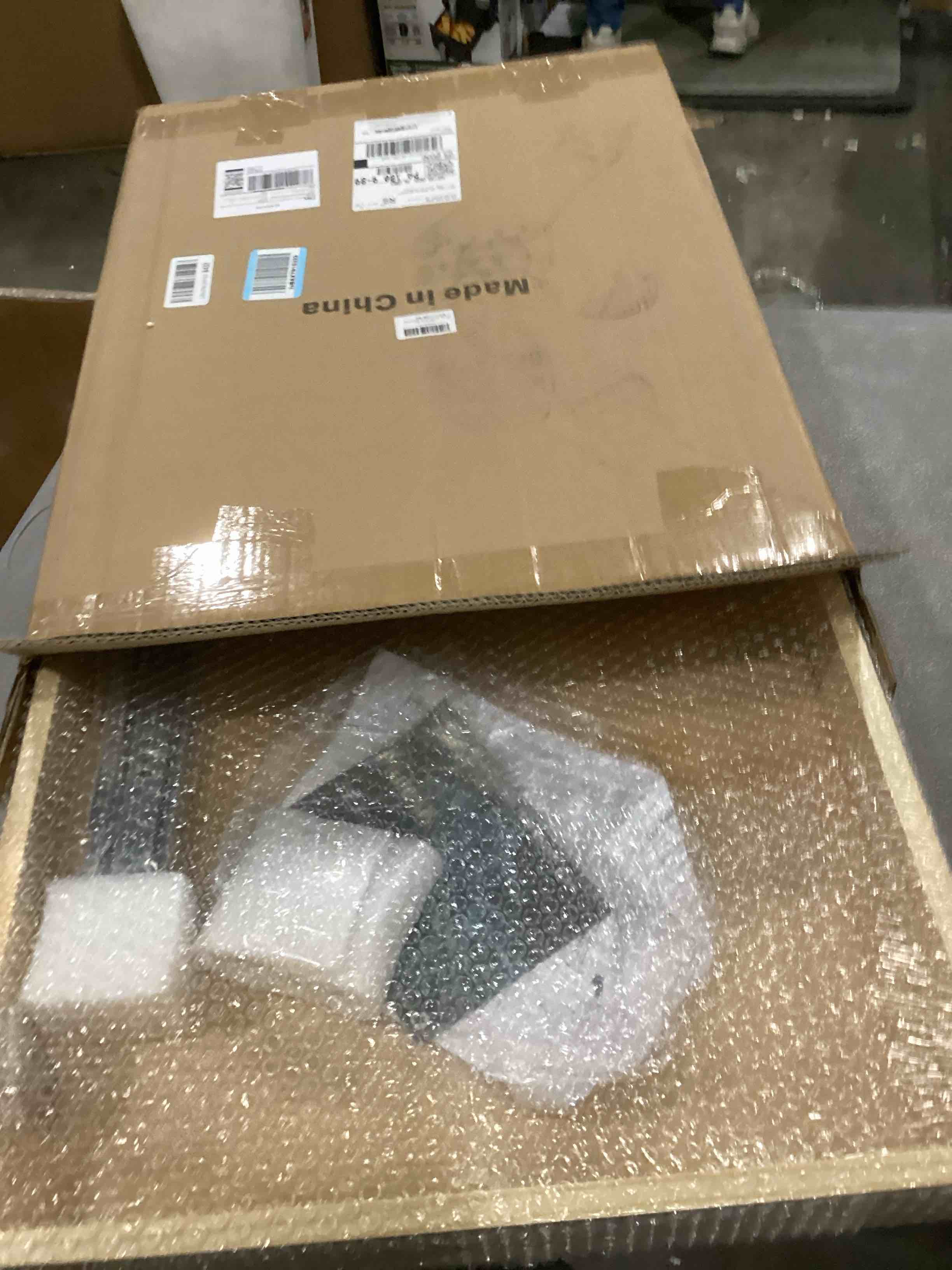 https://s3.amazonaws.com/lotting-images-prod/bidfta/PNK2557378_1745603200680.jpeg