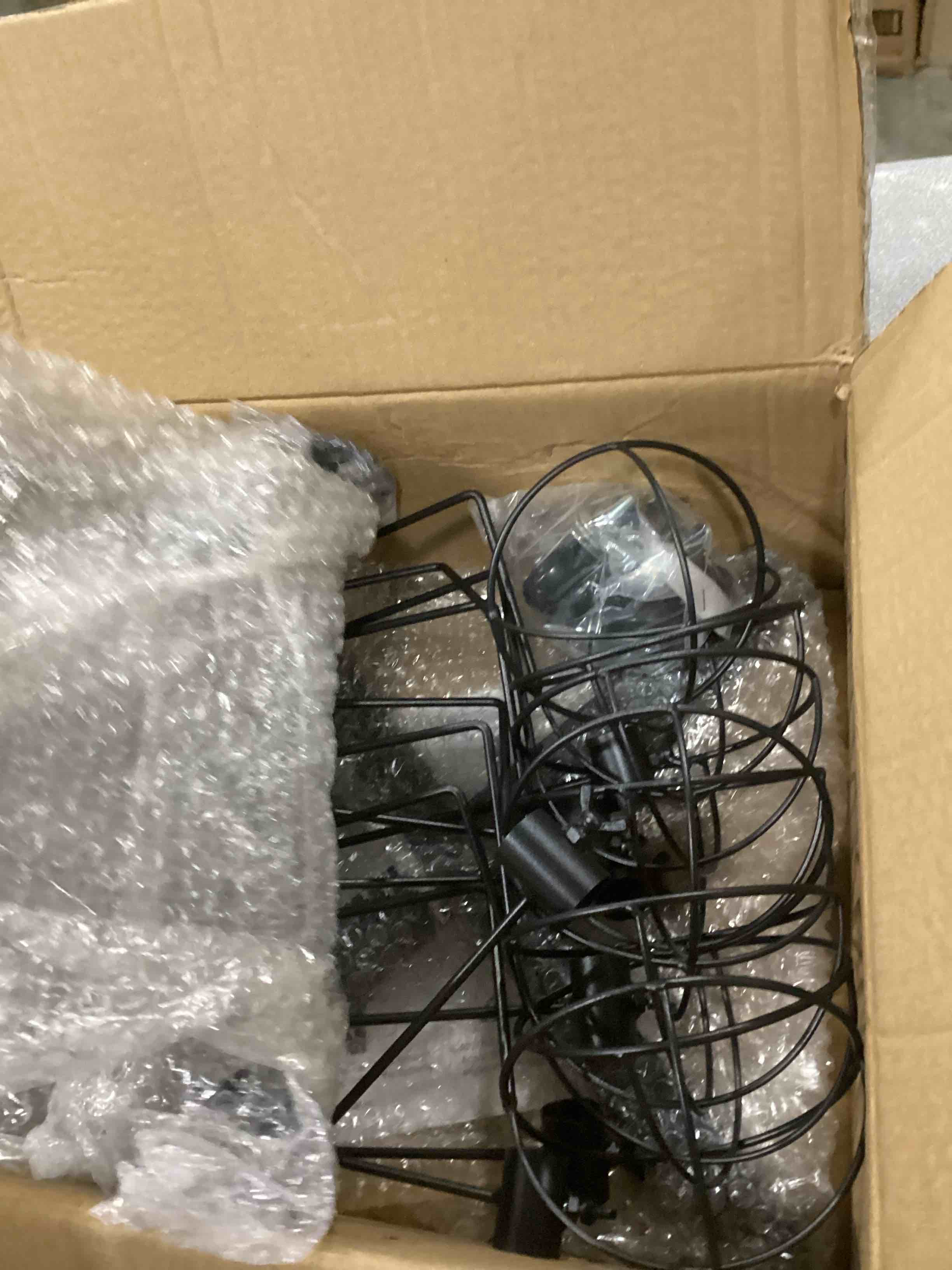 https://s3.amazonaws.com/lotting-images-prod/bidfta/PNK2557390_1745606949024.jpeg
