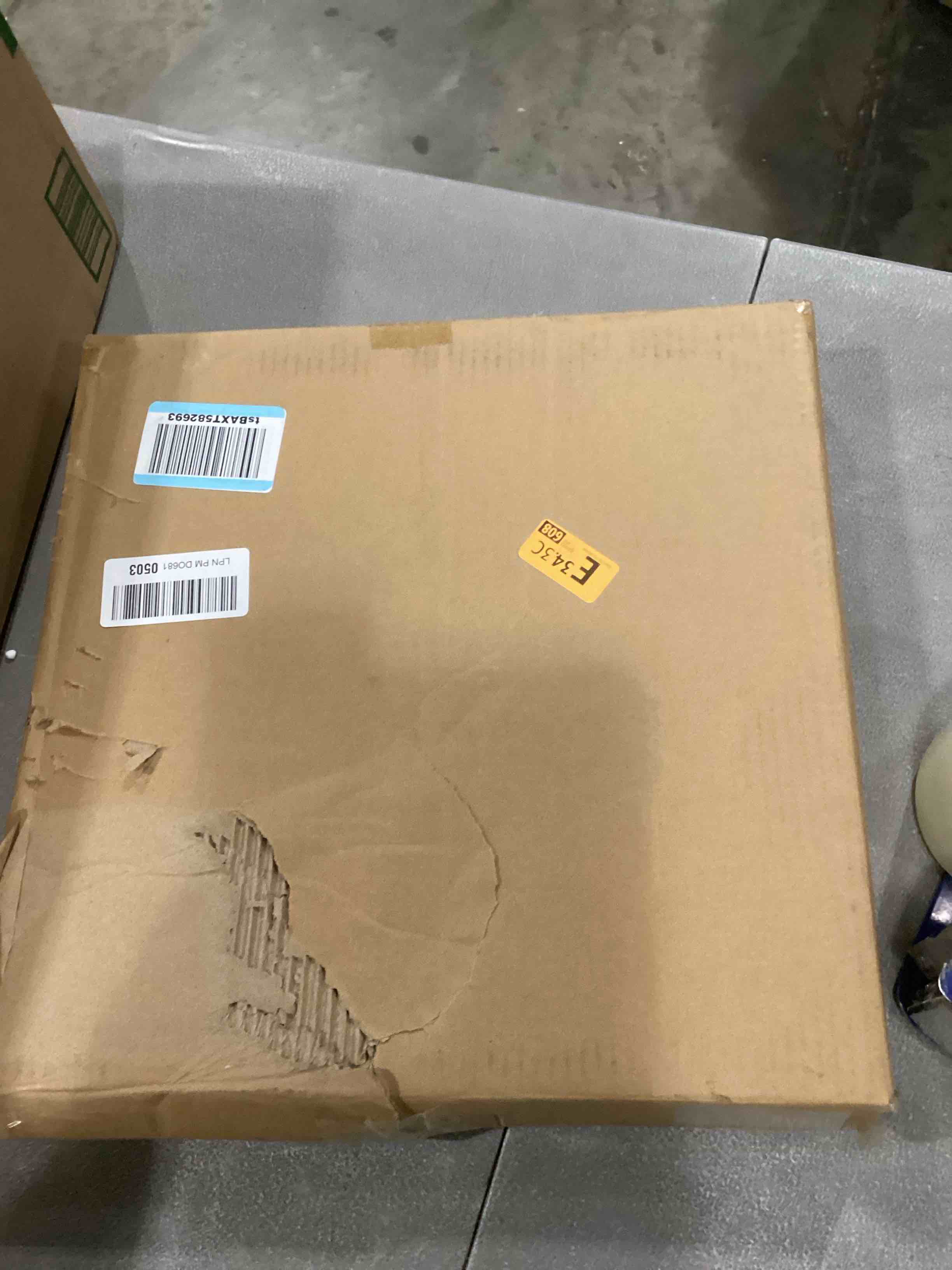 https://s3.amazonaws.com/lotting-images-prod/bidfta/PNK2557422_1745840655947.jpeg