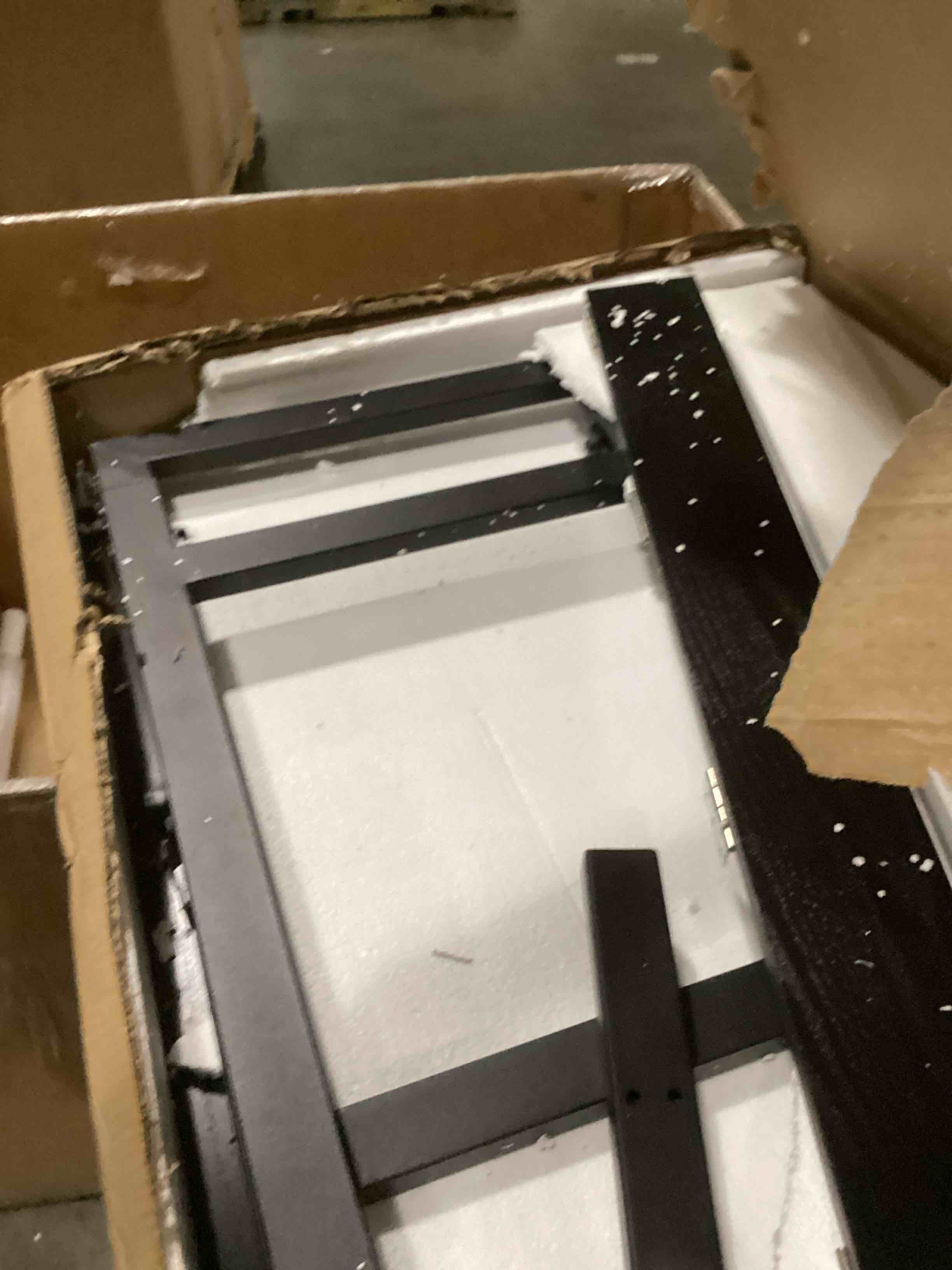 https://s3.amazonaws.com/lotting-images-prod/bidfta/PNK2557457_1745845754243.jpeg
