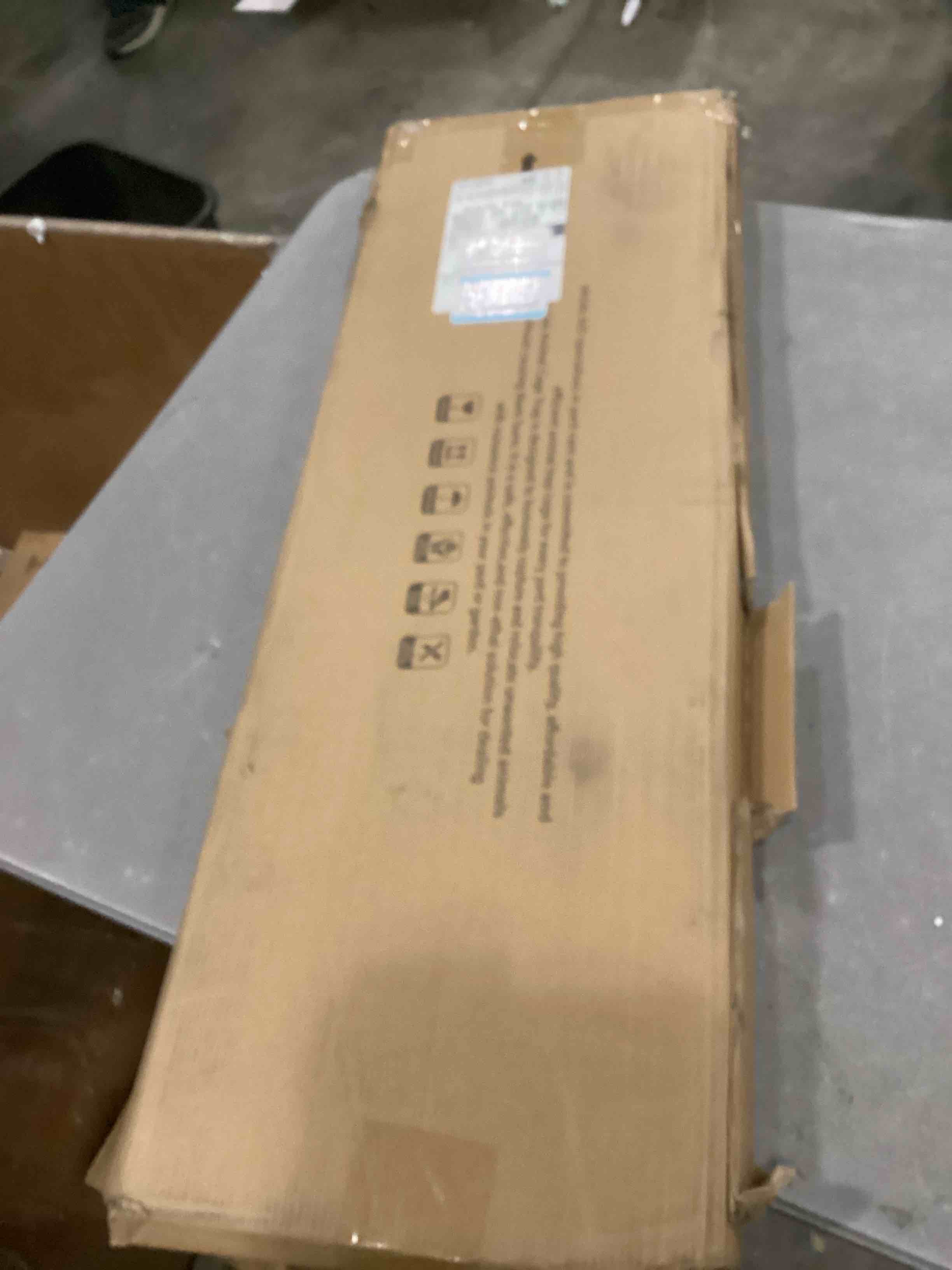 https://s3.amazonaws.com/lotting-images-prod/bidfta/PNK2557461_1745846294651.jpeg
