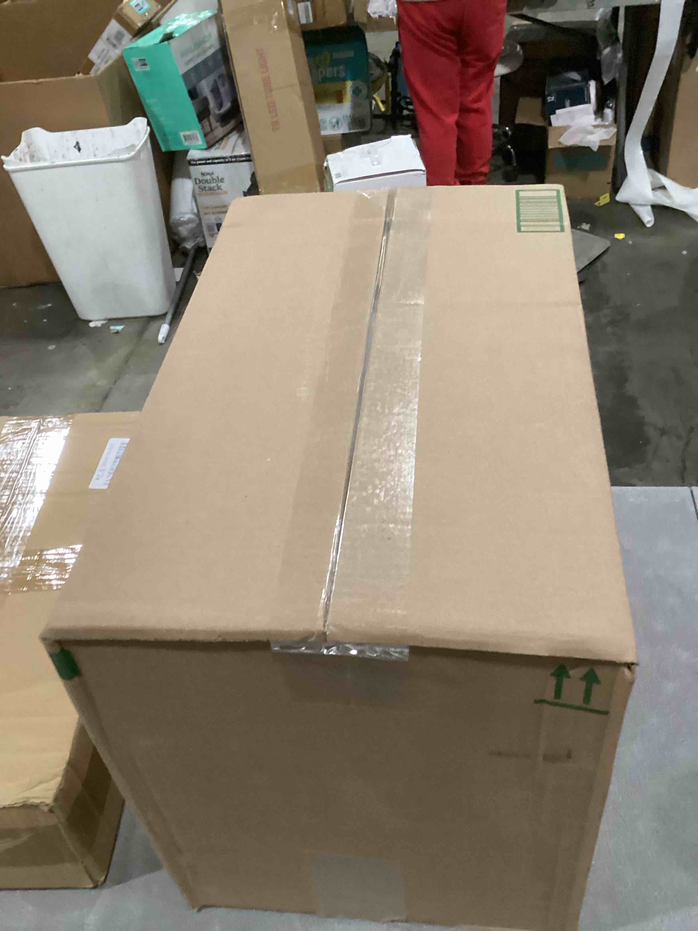 https://s3.amazonaws.com/lotting-images-prod/bidfta/PNK2557470_1745848284791.jpeg