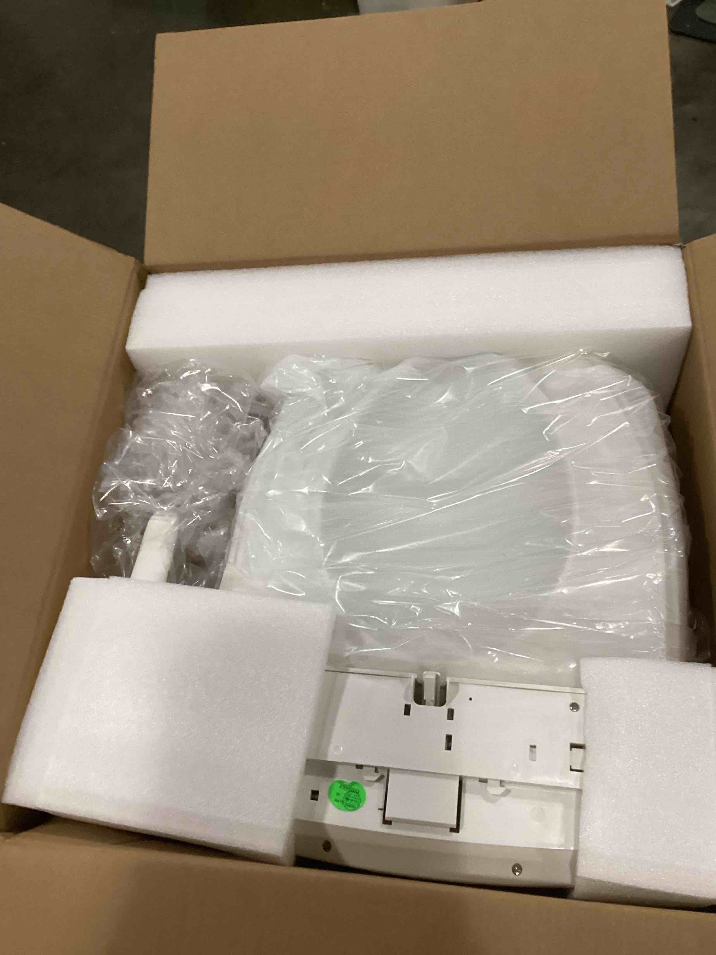 https://s3.amazonaws.com/lotting-images-prod/bidfta/PNK2557533_1745860881292.jpeg