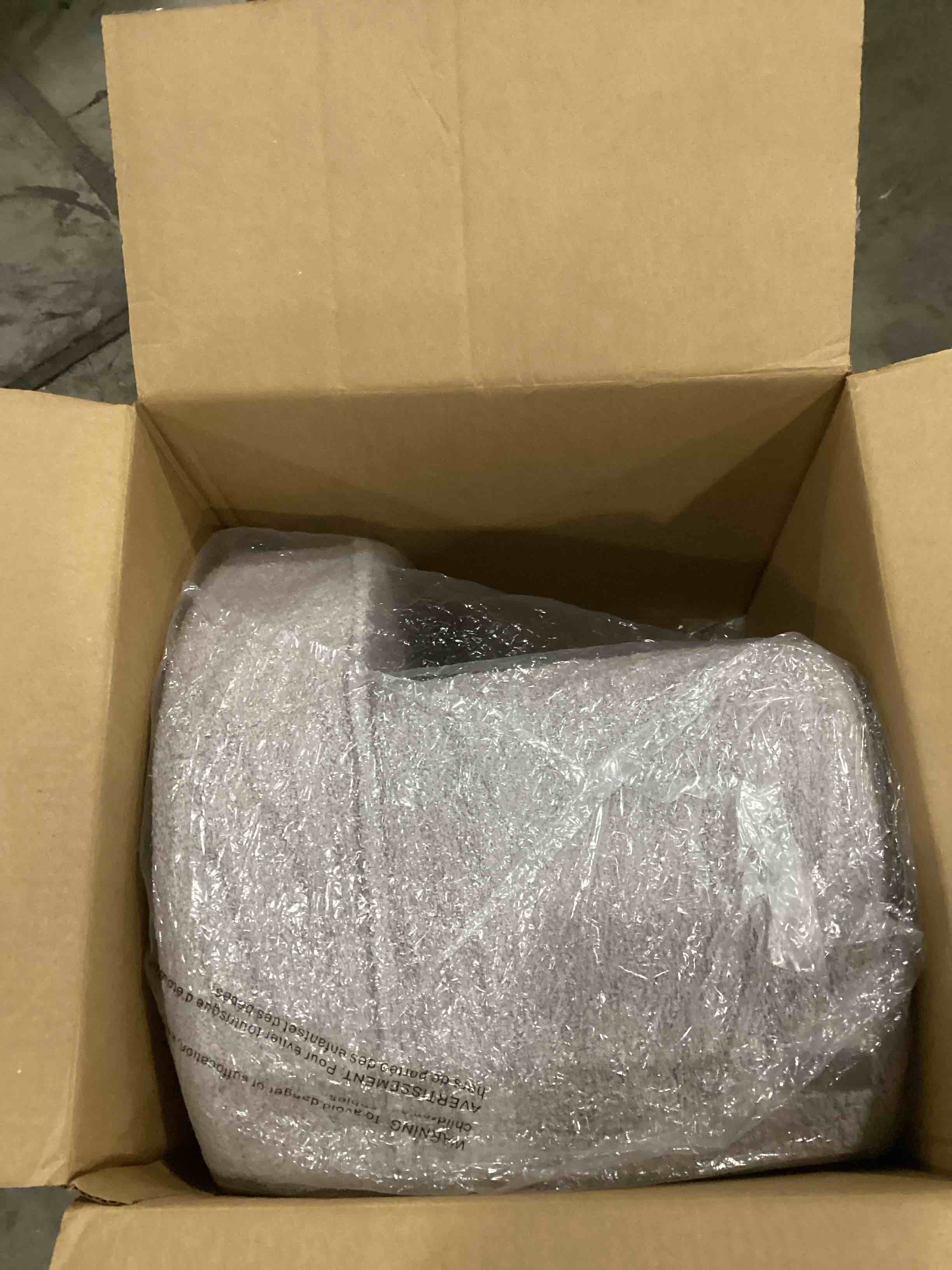 https://s3.amazonaws.com/lotting-images-prod/bidfta/PNK2557611_1745931817848.jpeg