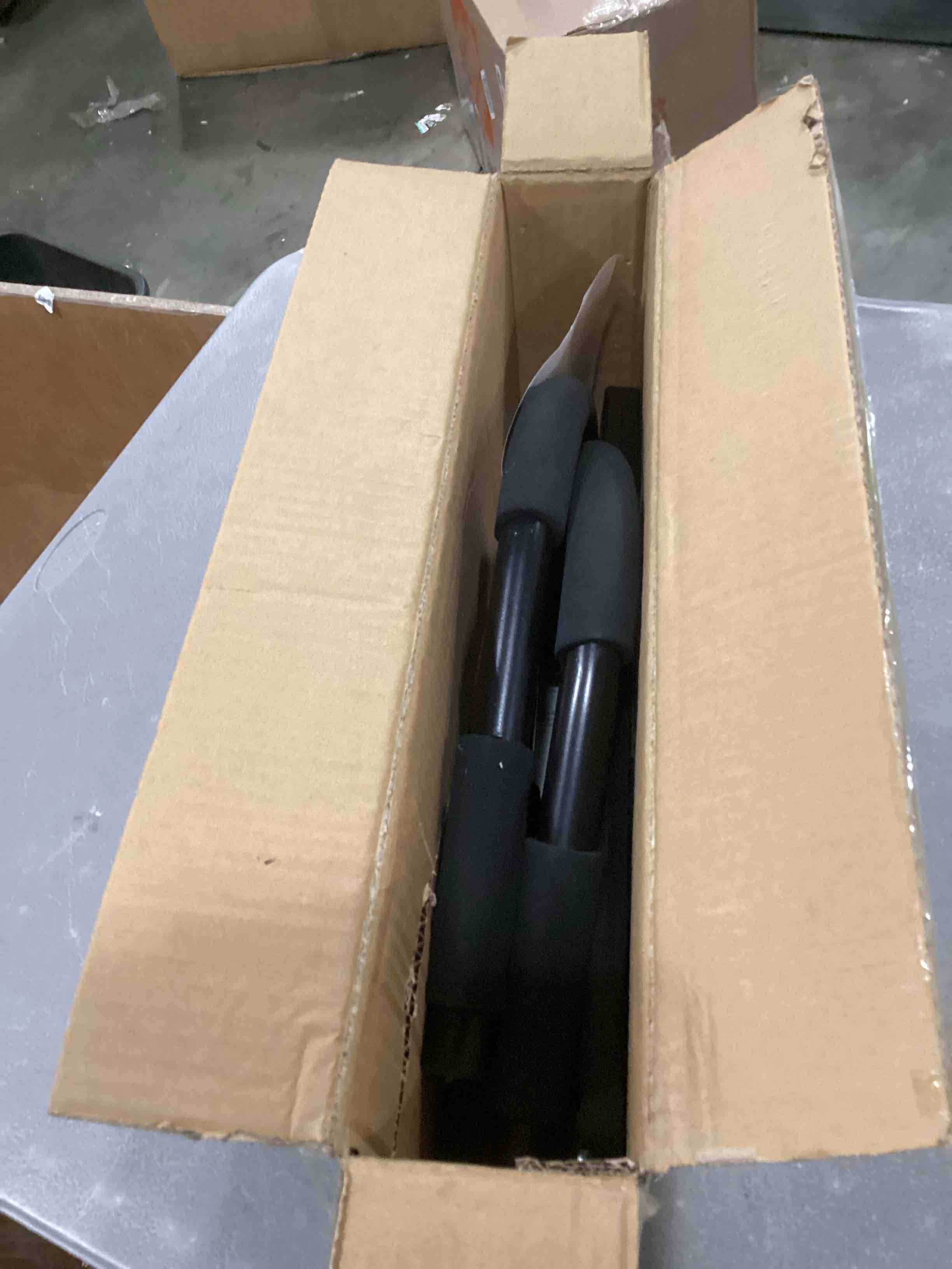 https://s3.amazonaws.com/lotting-images-prod/bidfta/PNK2557664_1745942158659.jpeg