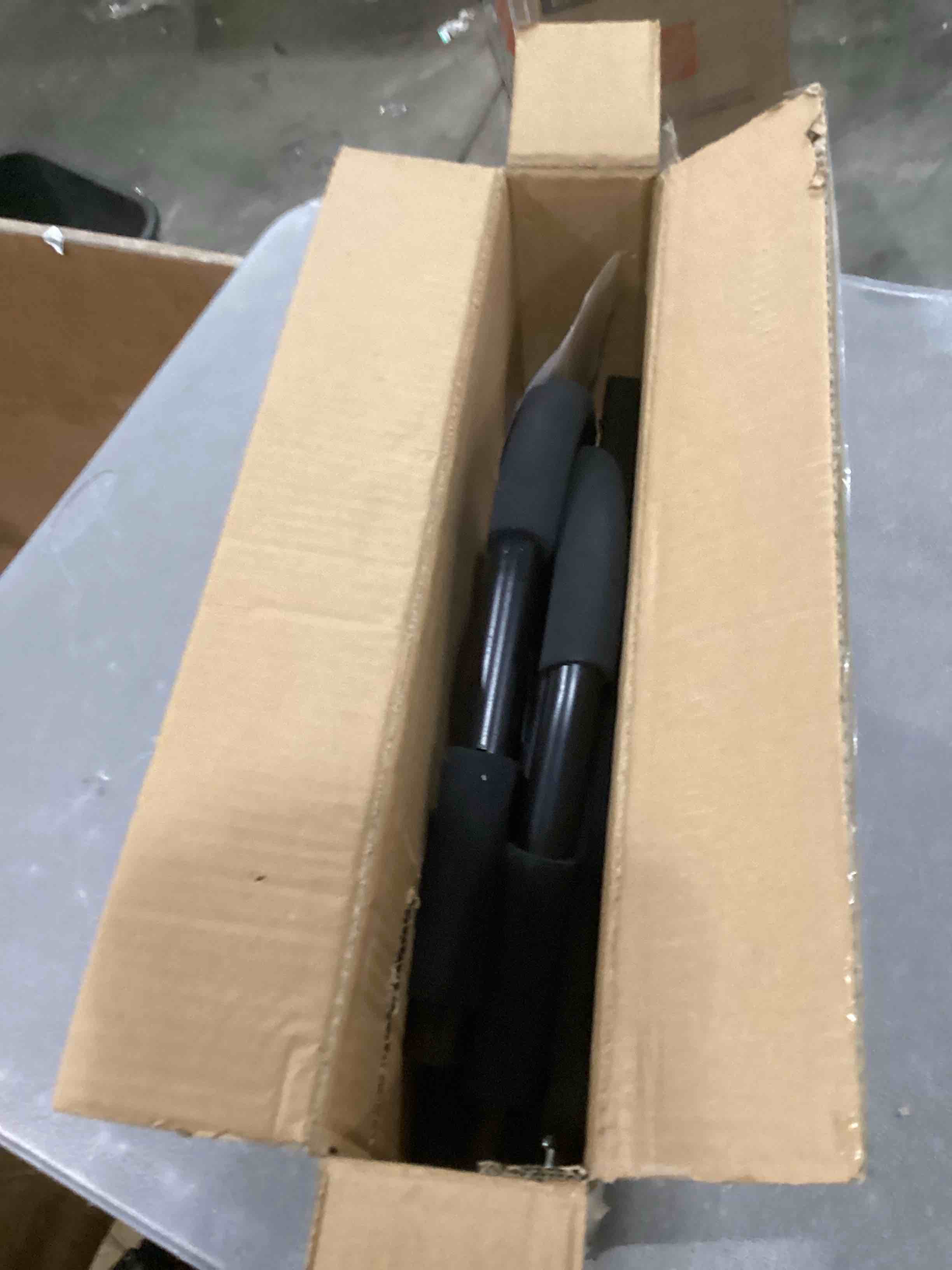 https://s3.amazonaws.com/lotting-images-prod/bidfta/PNK2557664_1745942159476.jpeg