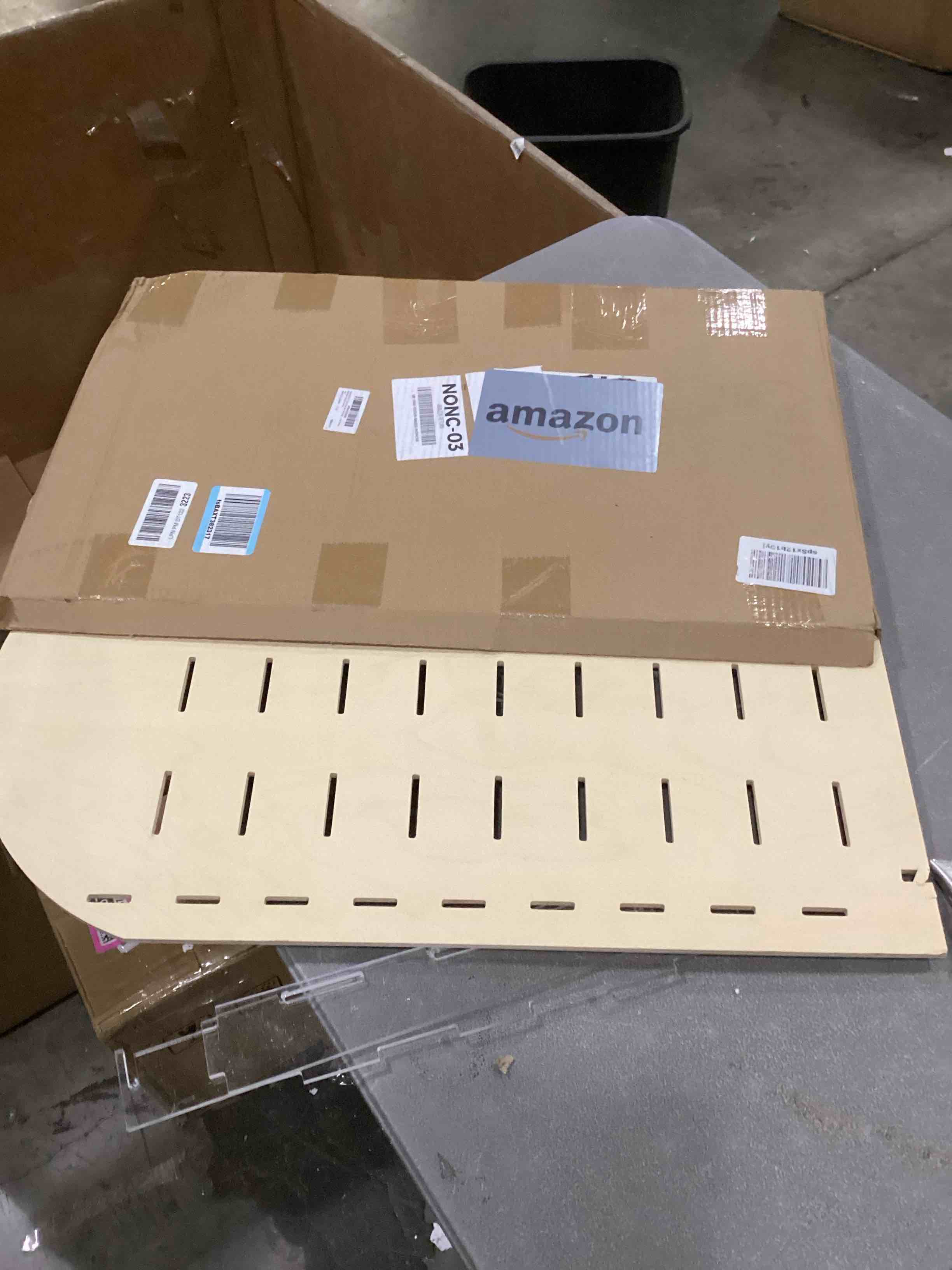 https://s3.amazonaws.com/lotting-images-prod/bidfta/PNK2557741_1745954282229.jpeg