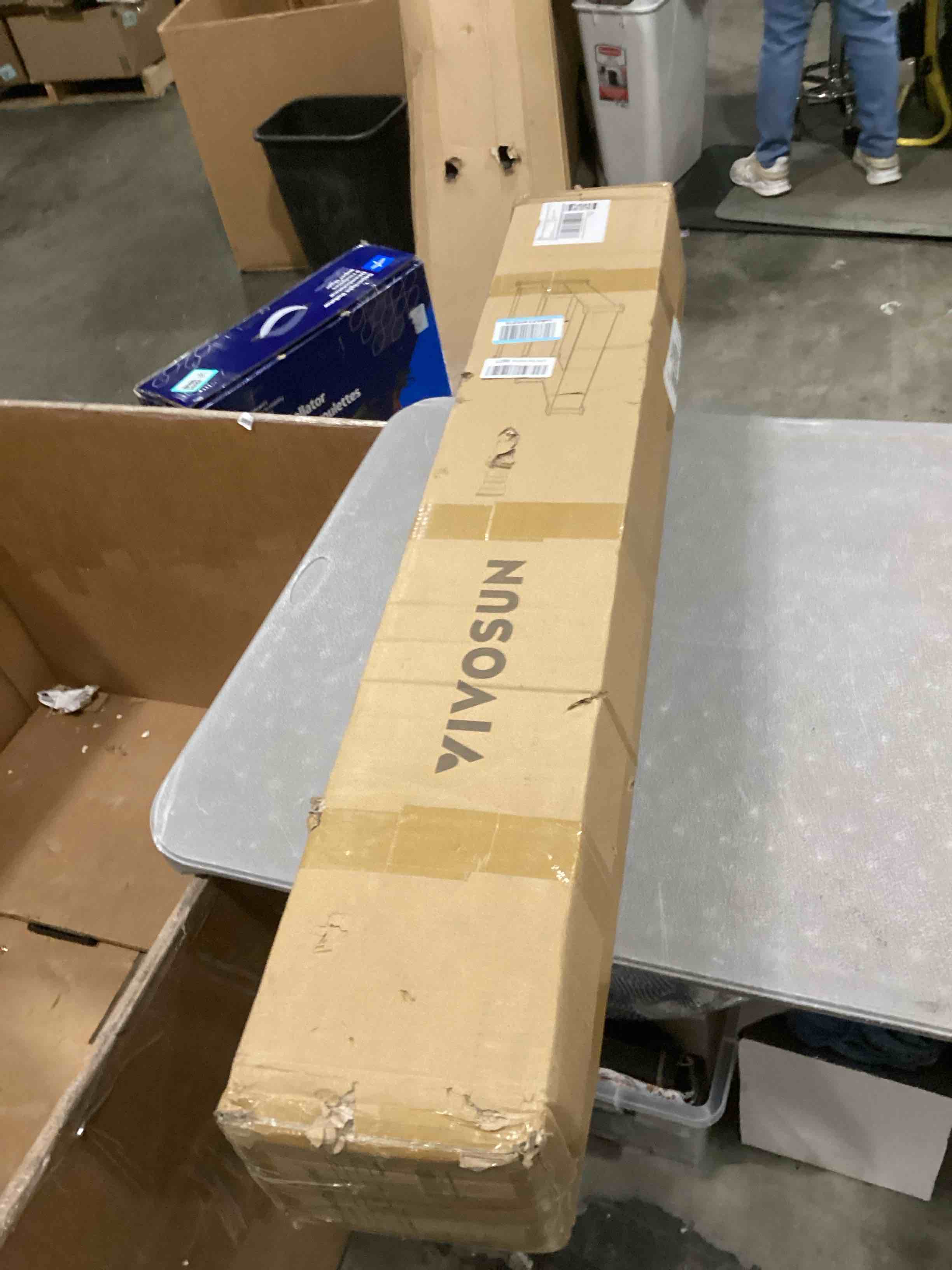 https://s3.amazonaws.com/lotting-images-prod/bidfta/PNK2557762_1746013017092.jpeg