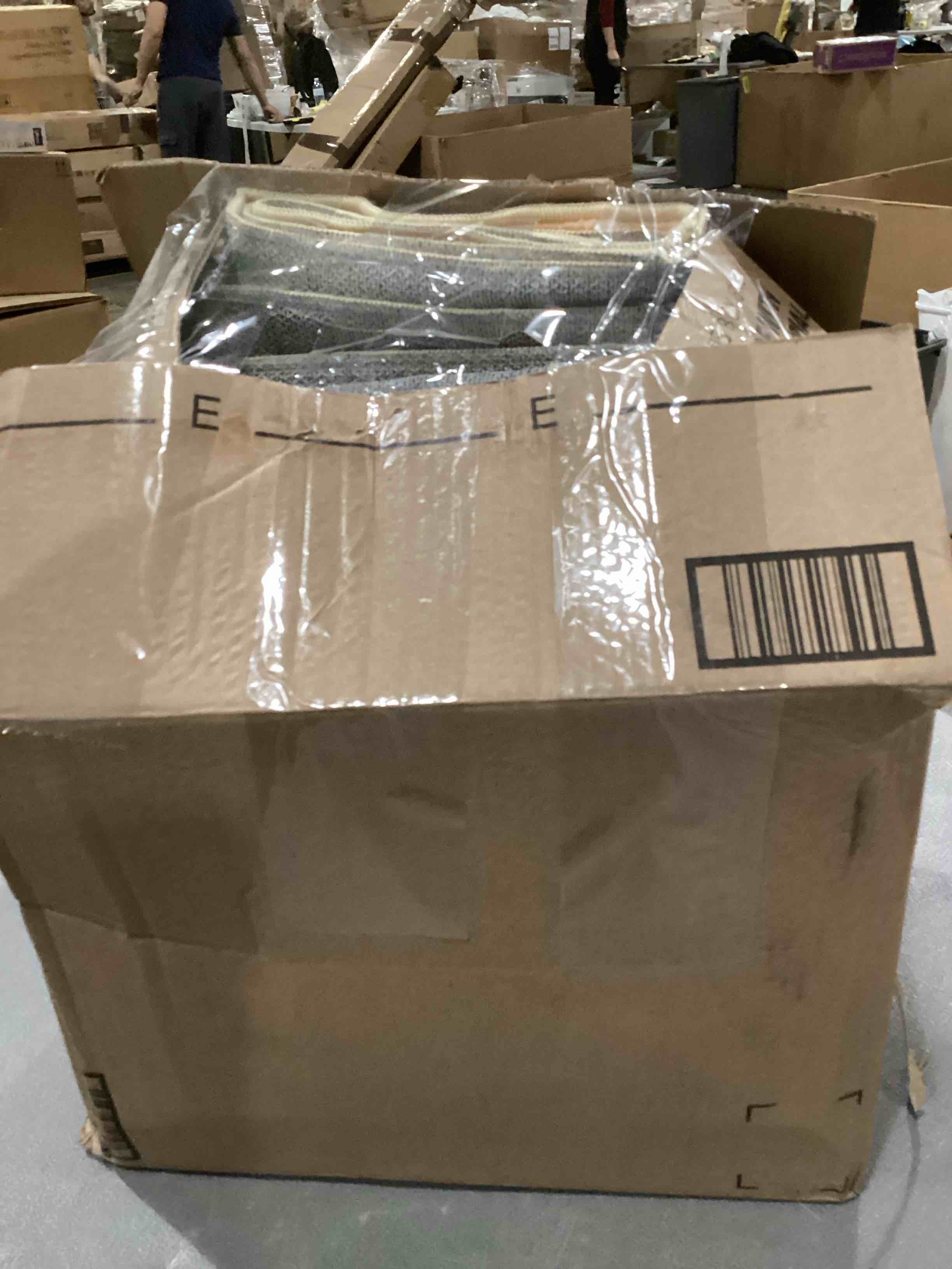 https://s3.amazonaws.com/lotting-images-prod/bidfta/PNK2557835_1746031820608.jpeg