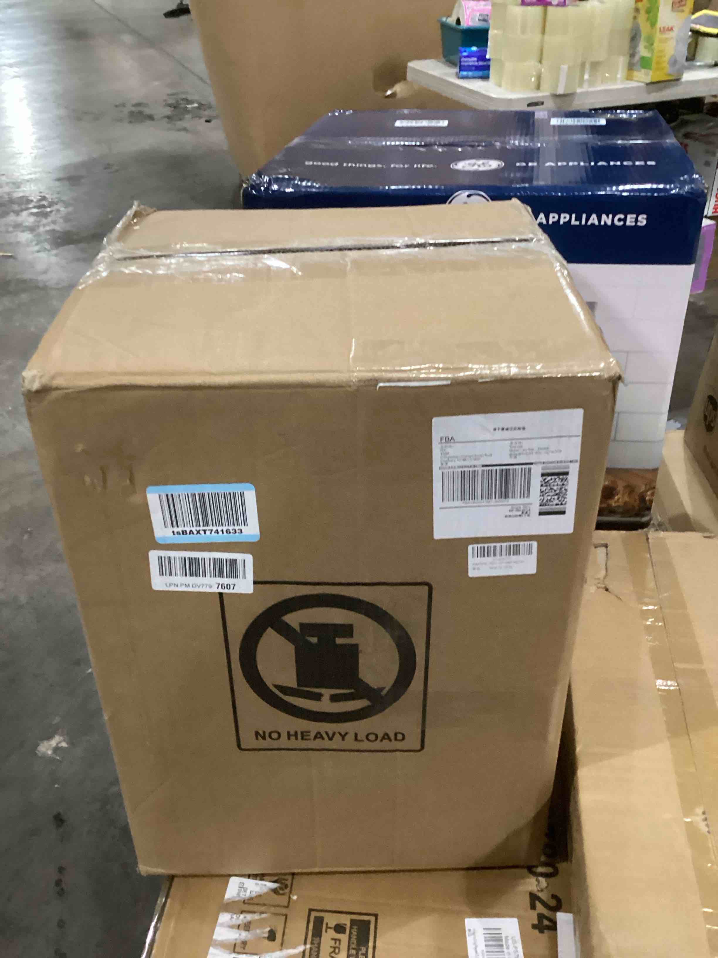 https://s3.amazonaws.com/lotting-images-prod/bidfta/PNK2557906_1746098803721.jpeg