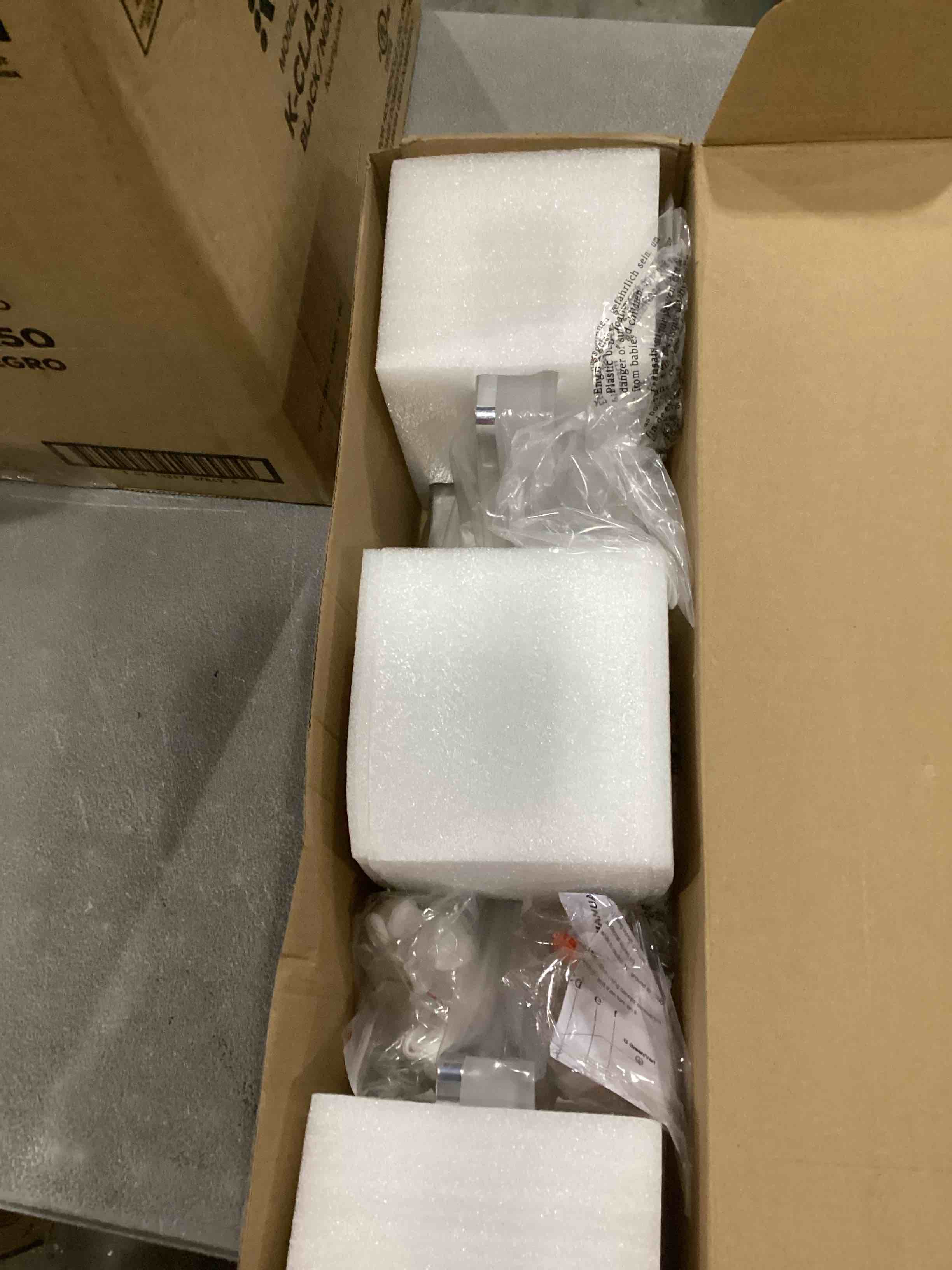 https://s3.amazonaws.com/lotting-images-prod/bidfta/PNK2557958_1746107362568.jpeg