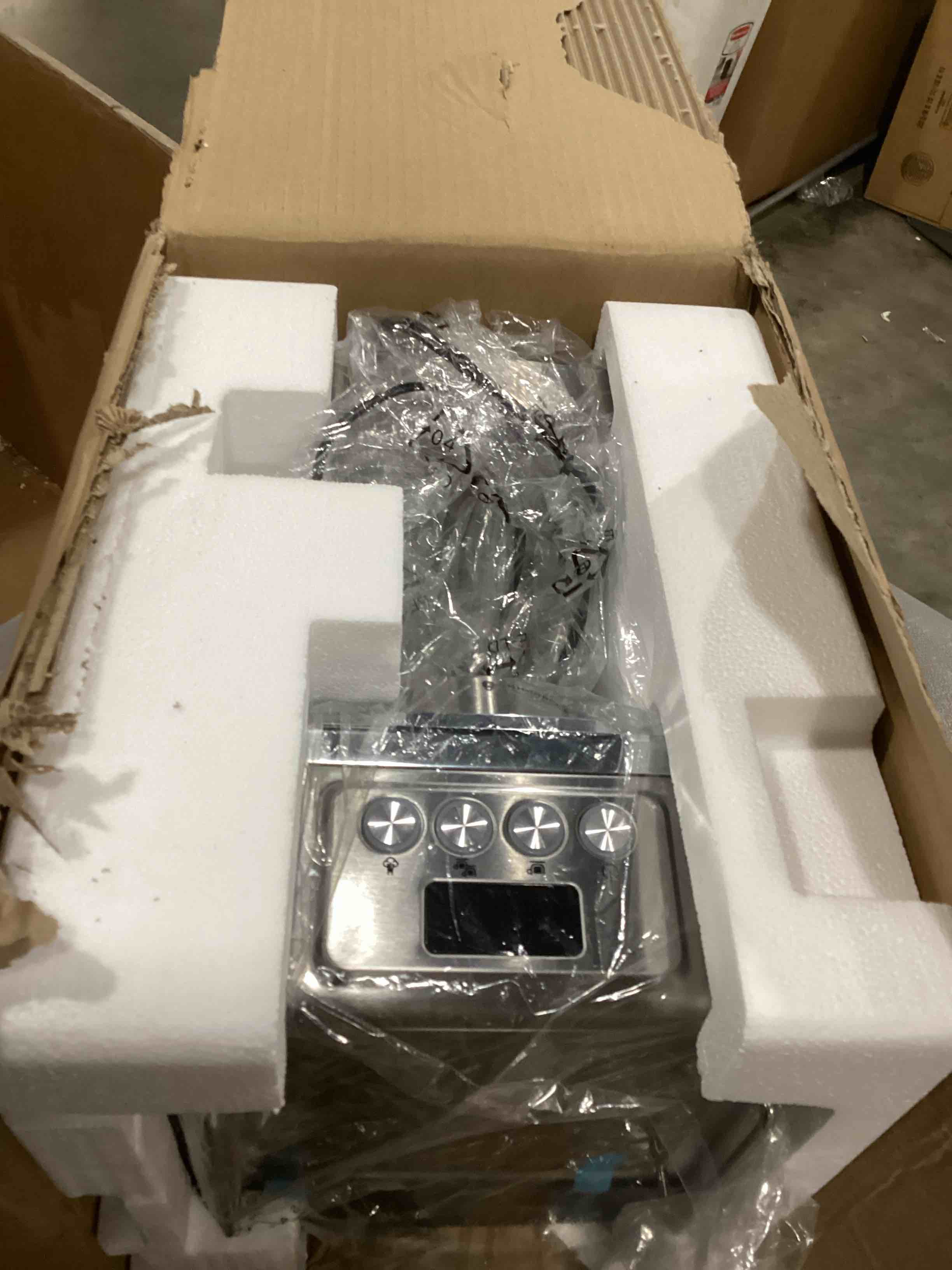 https://s3.amazonaws.com/lotting-images-prod/bidfta/PNK2558101_1746188290986.jpeg