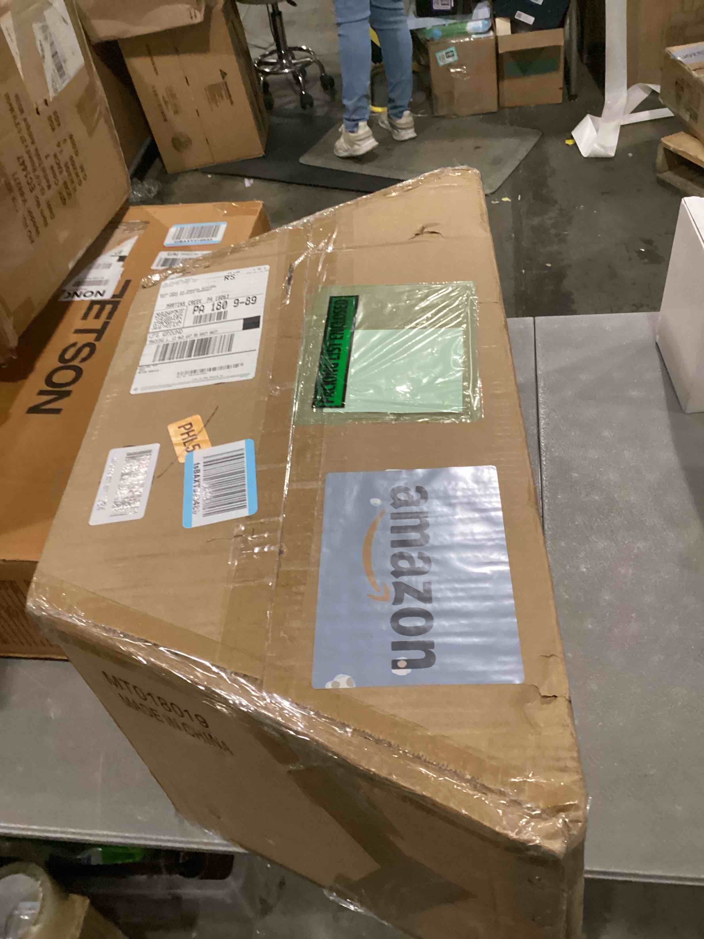 https://s3.amazonaws.com/lotting-images-prod/bidfta/PNK2558112_1746190105285.jpeg