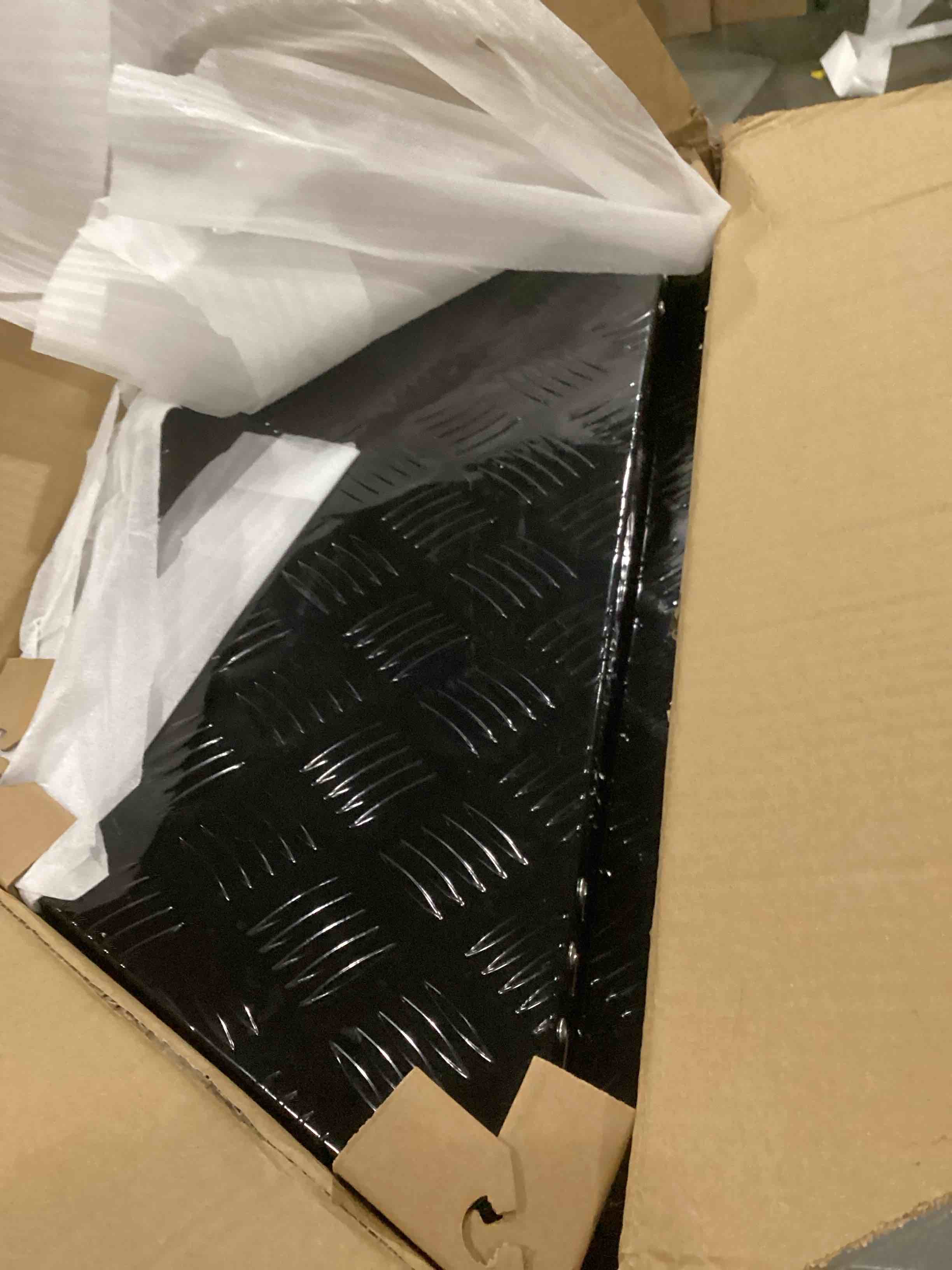 https://s3.amazonaws.com/lotting-images-prod/bidfta/PNK2558112_1746190136243.jpeg