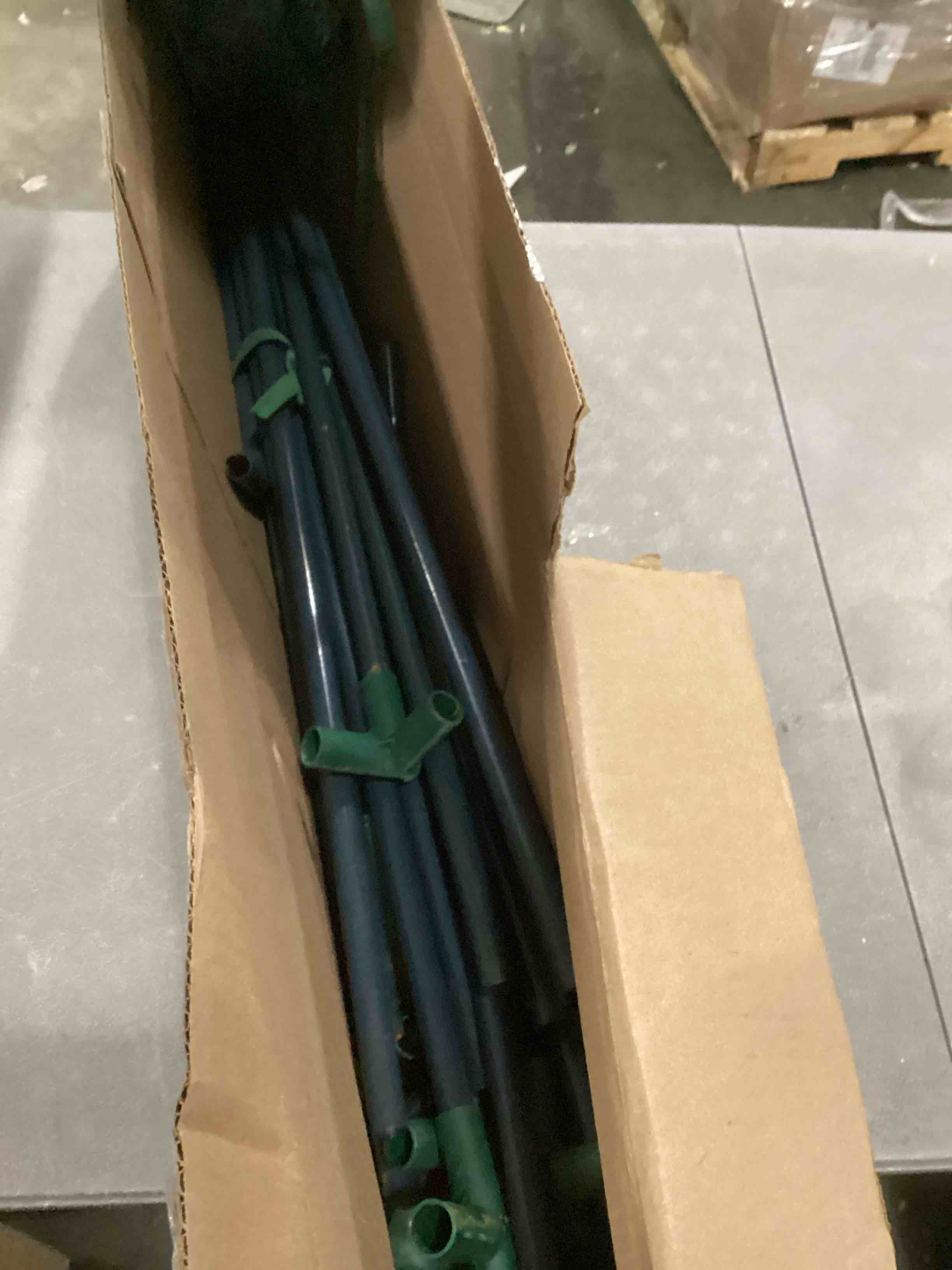 https://s3.amazonaws.com/lotting-images-prod/bidfta/PNK2558129_1746193359192.jpeg