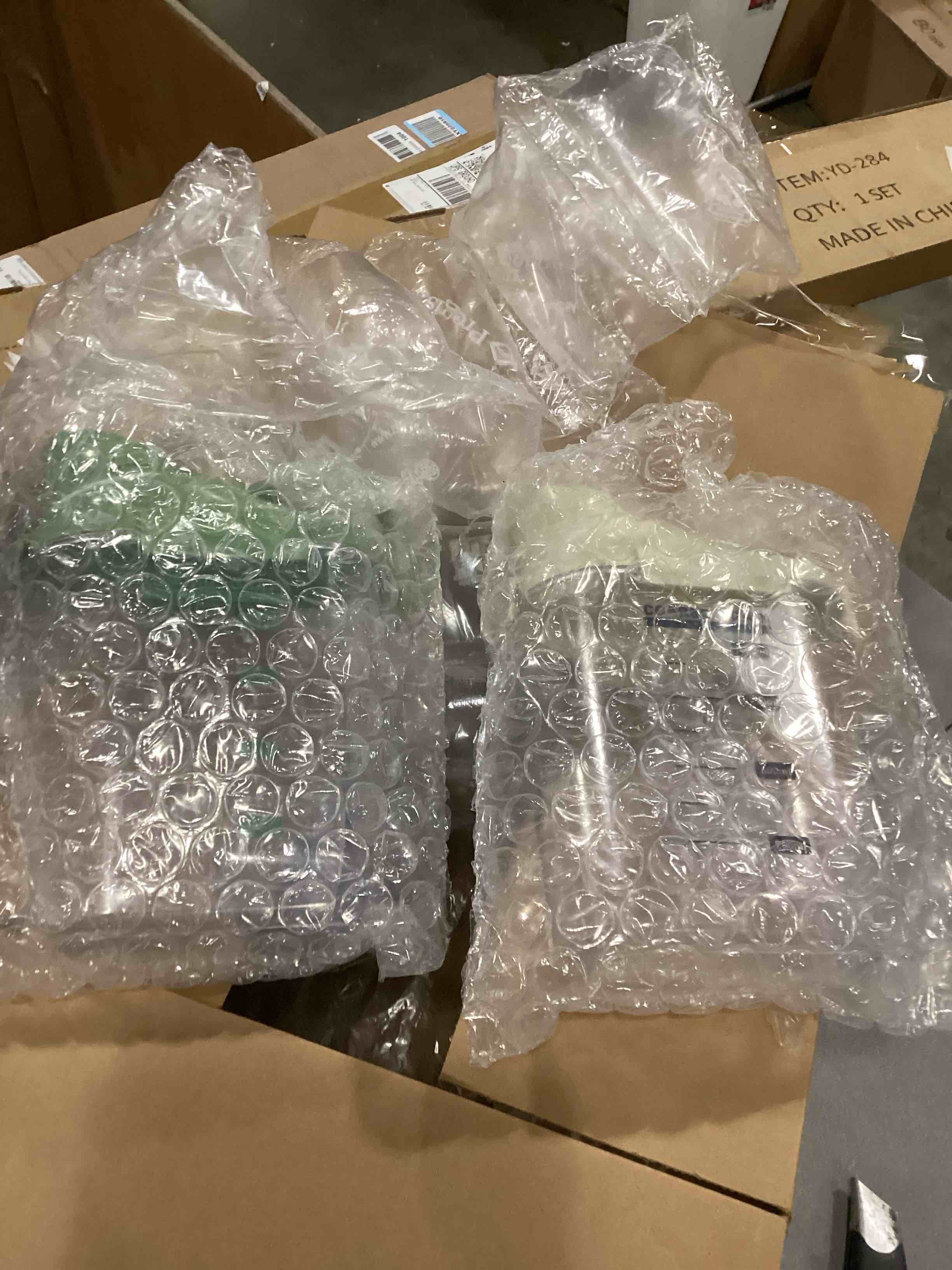 https://s3.amazonaws.com/lotting-images-prod/bidfta/PNK2558142_1746196517789.jpeg