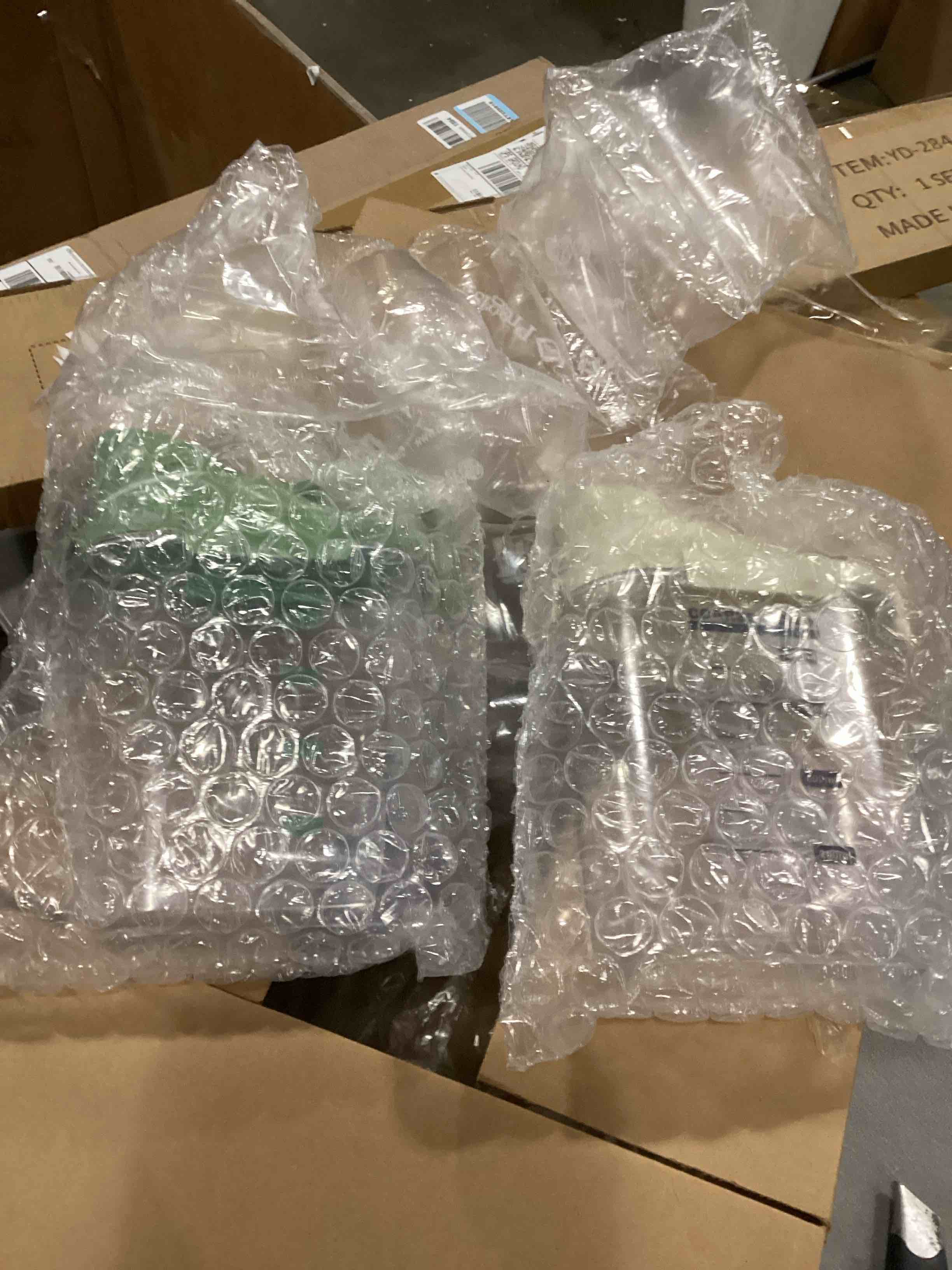 https://s3.amazonaws.com/lotting-images-prod/bidfta/PNK2558142_1746196518661.jpeg
