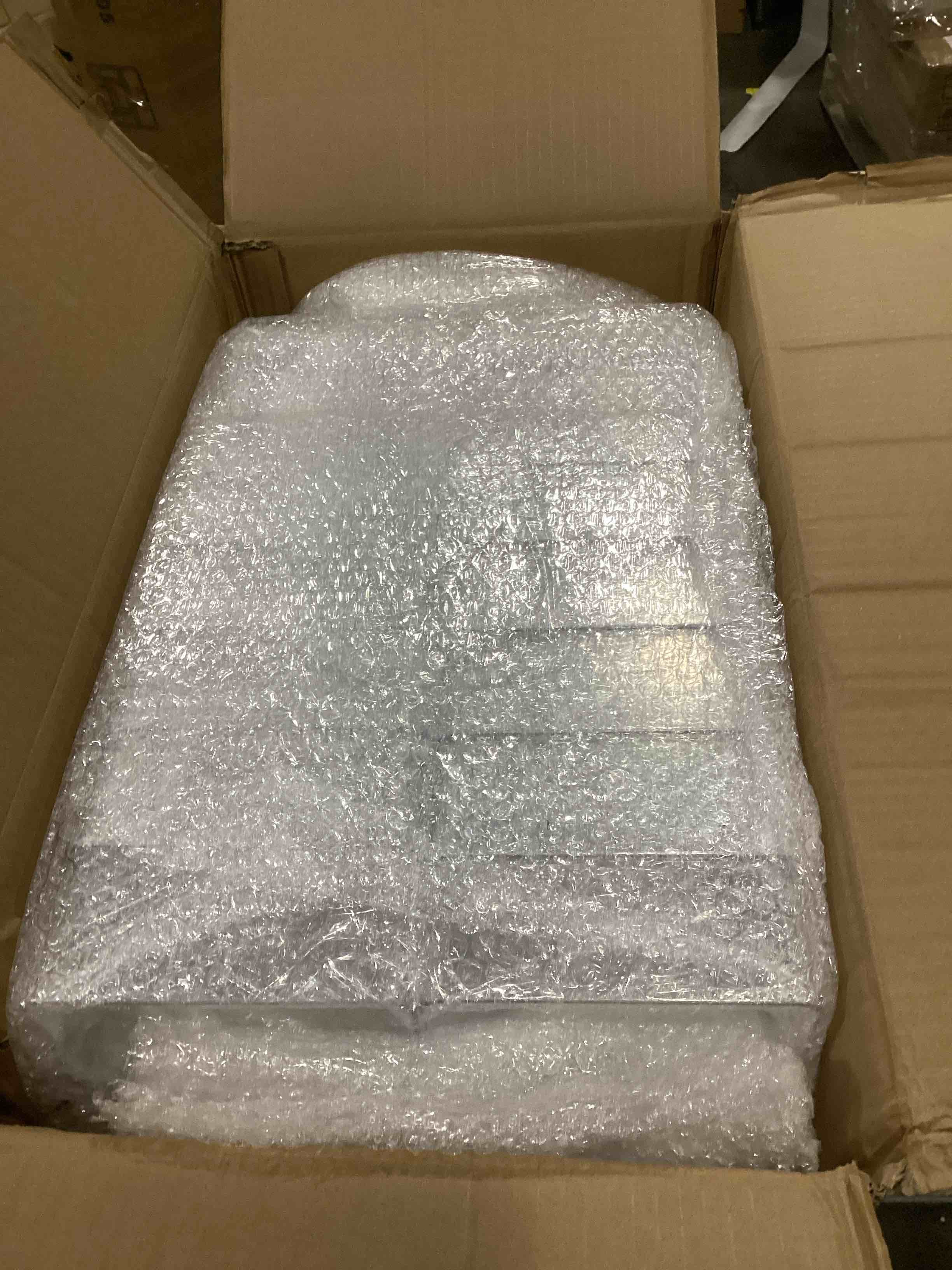 https://s3.amazonaws.com/lotting-images-prod/bidfta/PNK2558197_1746208348074.jpeg