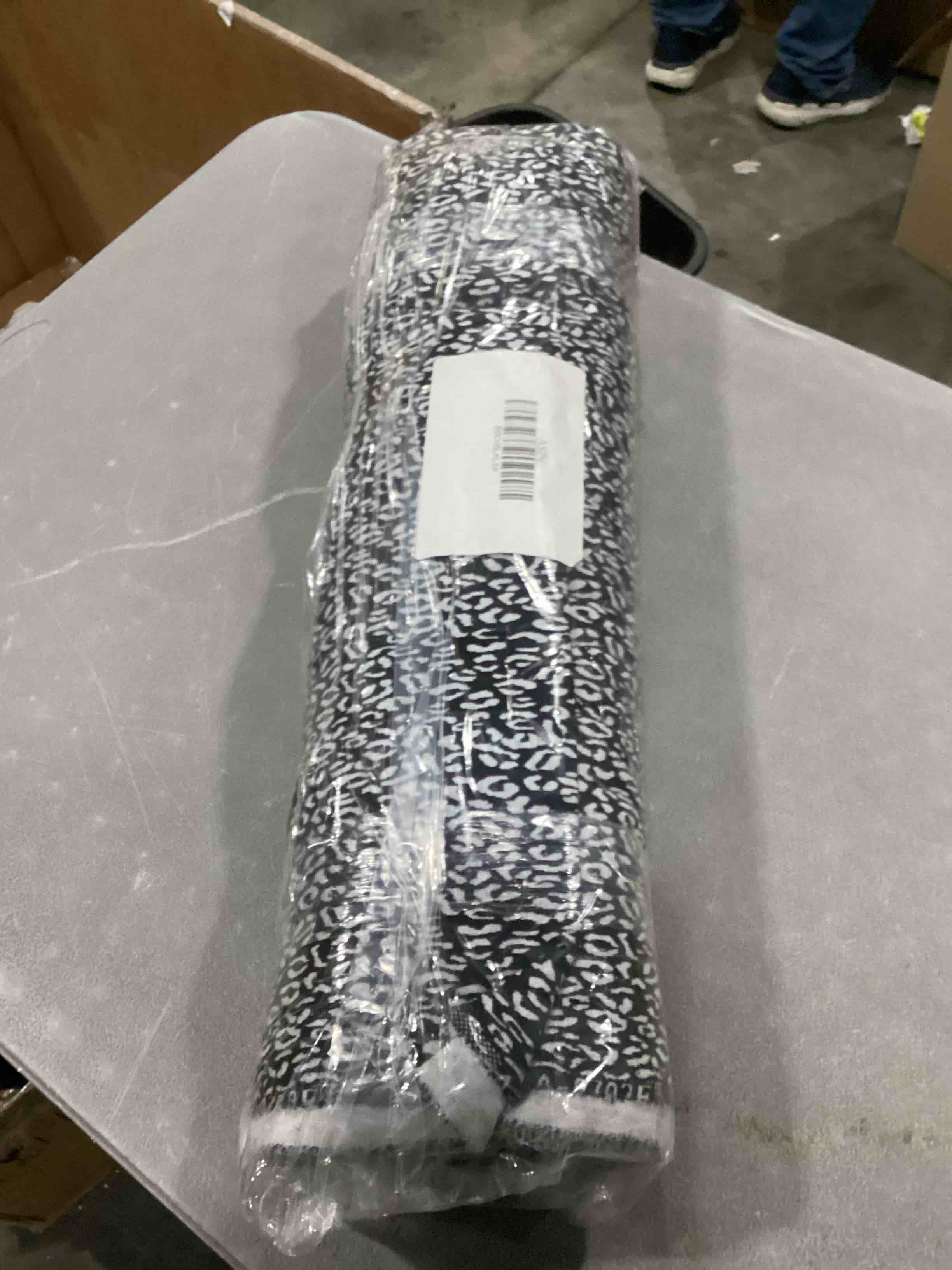 https://s3.amazonaws.com/lotting-images-prod/bidfta/PNK2558290_1746448951079.jpeg