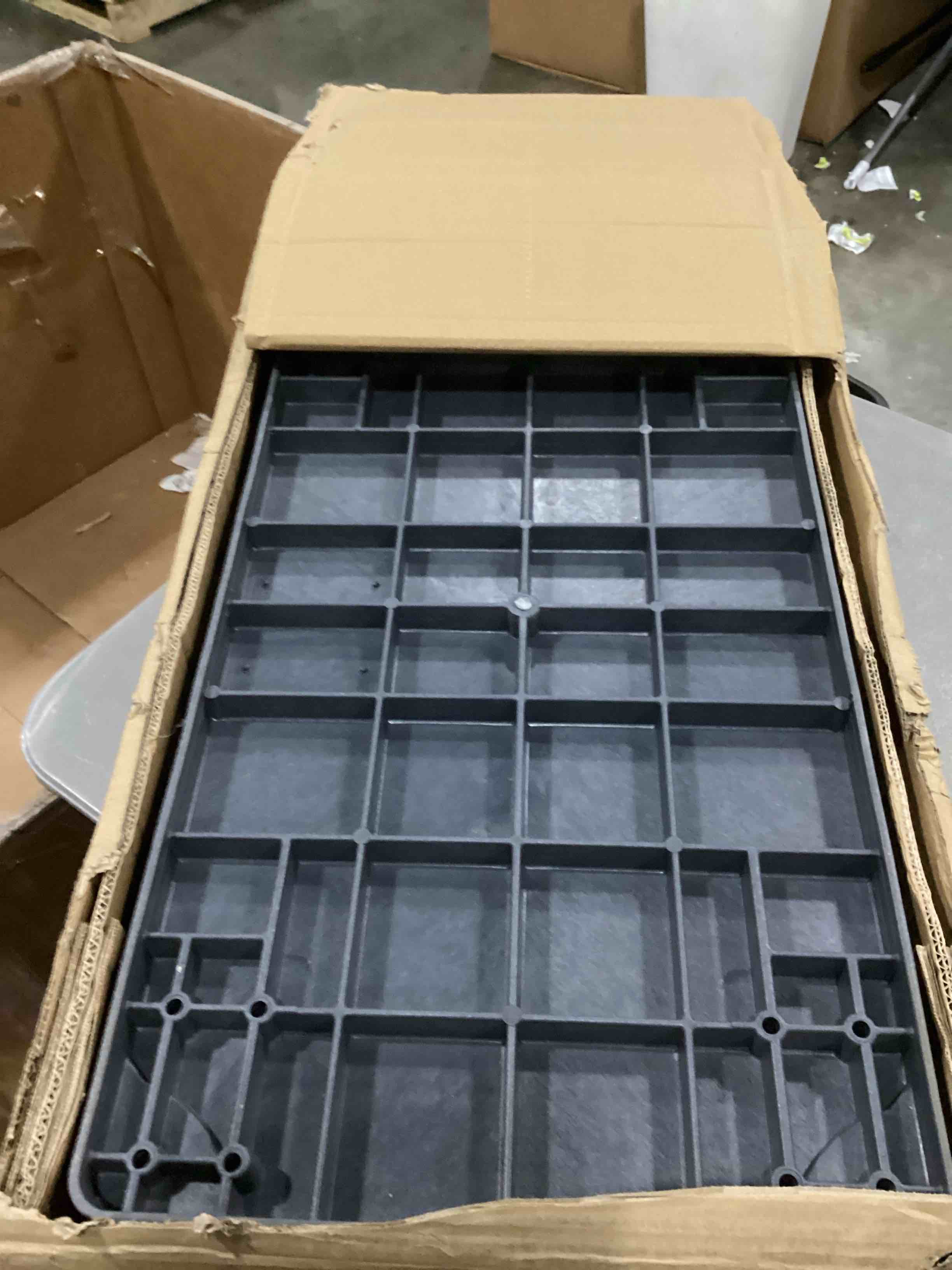 https://s3.amazonaws.com/lotting-images-prod/bidfta/PNK2558353_1746456630346.jpeg