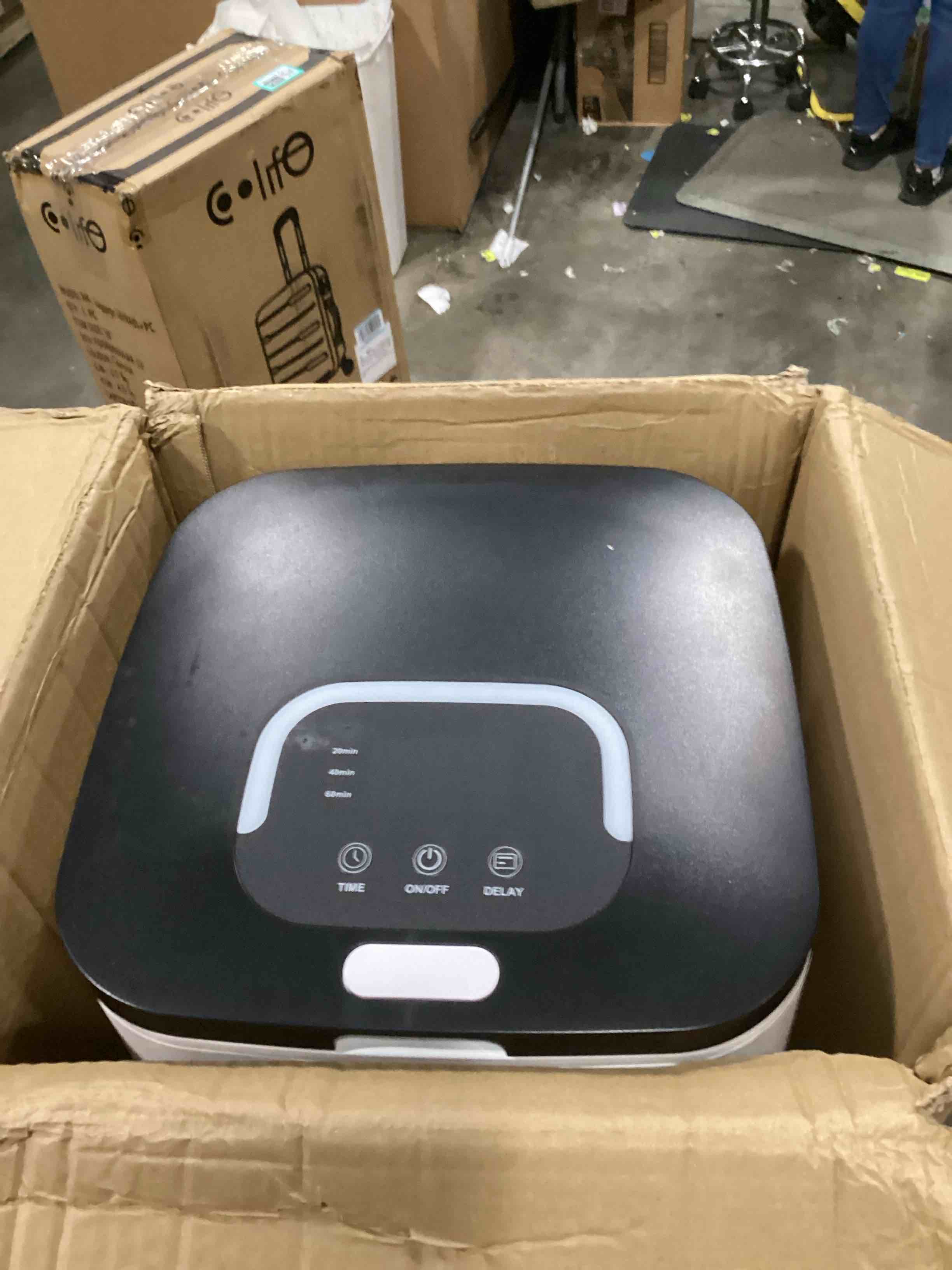 https://s3.amazonaws.com/lotting-images-prod/bidfta/PNK2558362_1746457568477.jpeg