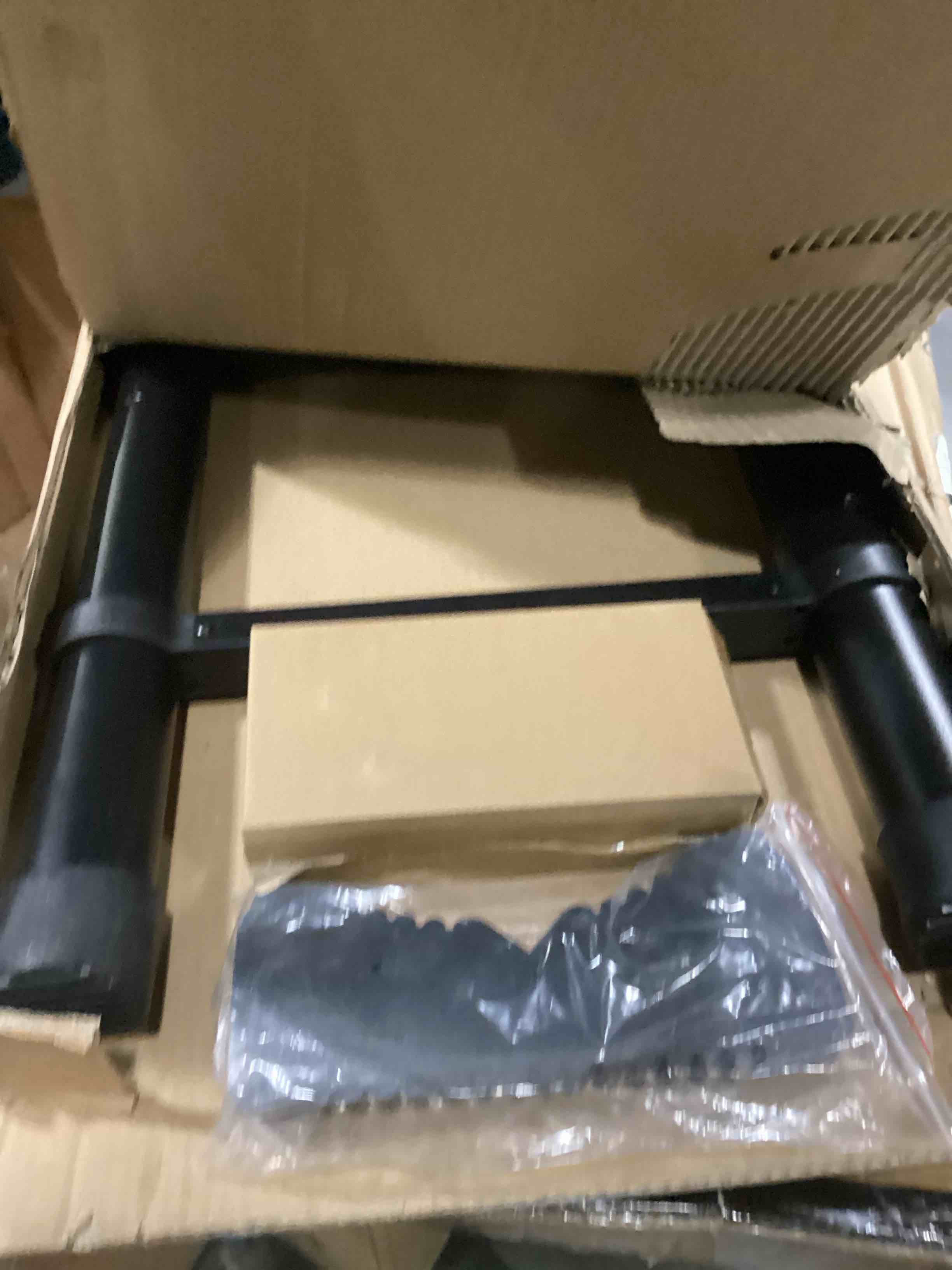 https://s3.amazonaws.com/lotting-images-prod/bidfta/PNK2558450_1746530780860.jpeg