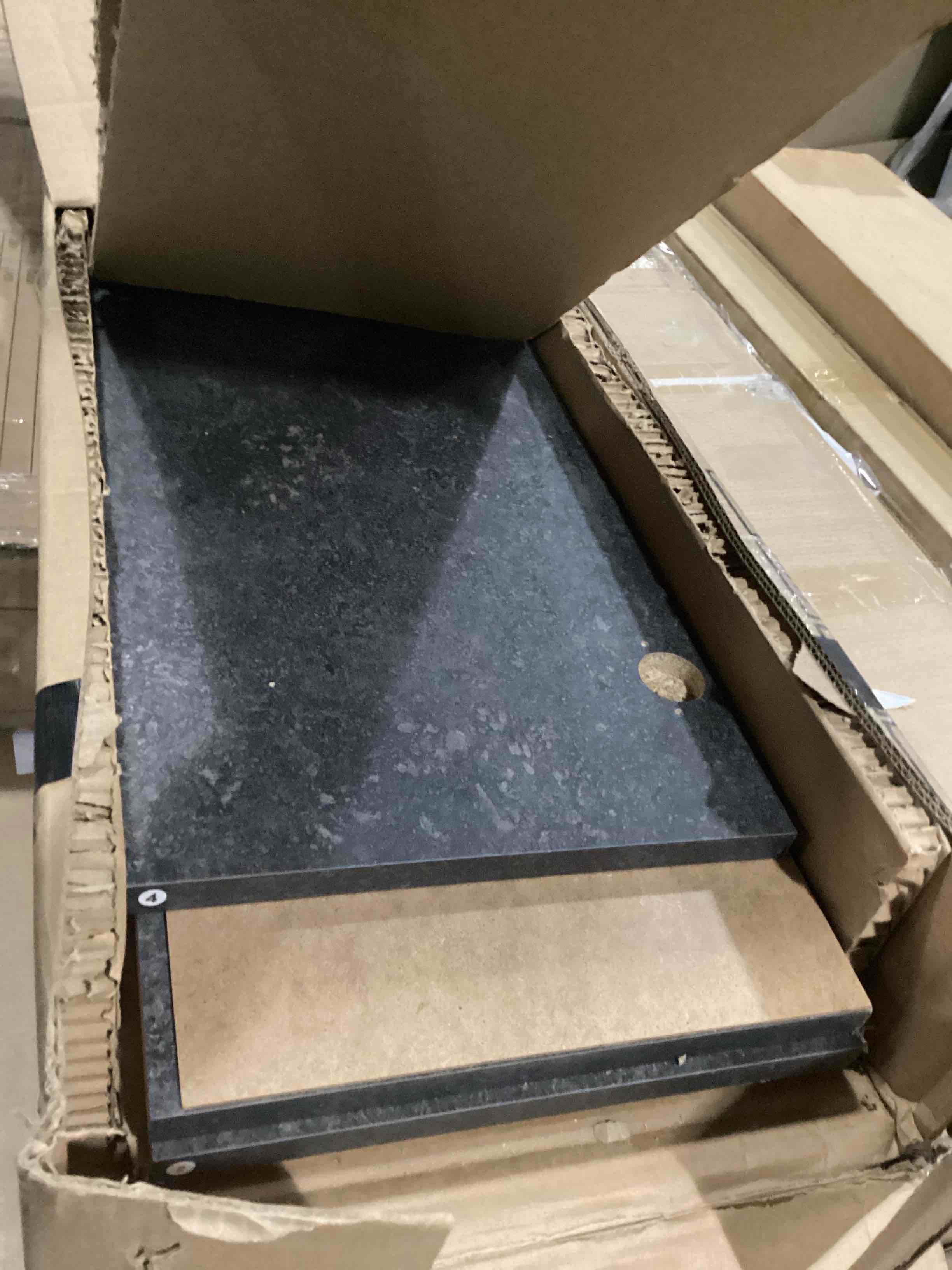 https://s3.amazonaws.com/lotting-images-prod/bidfta/PNK2558638_1746626068764.jpeg