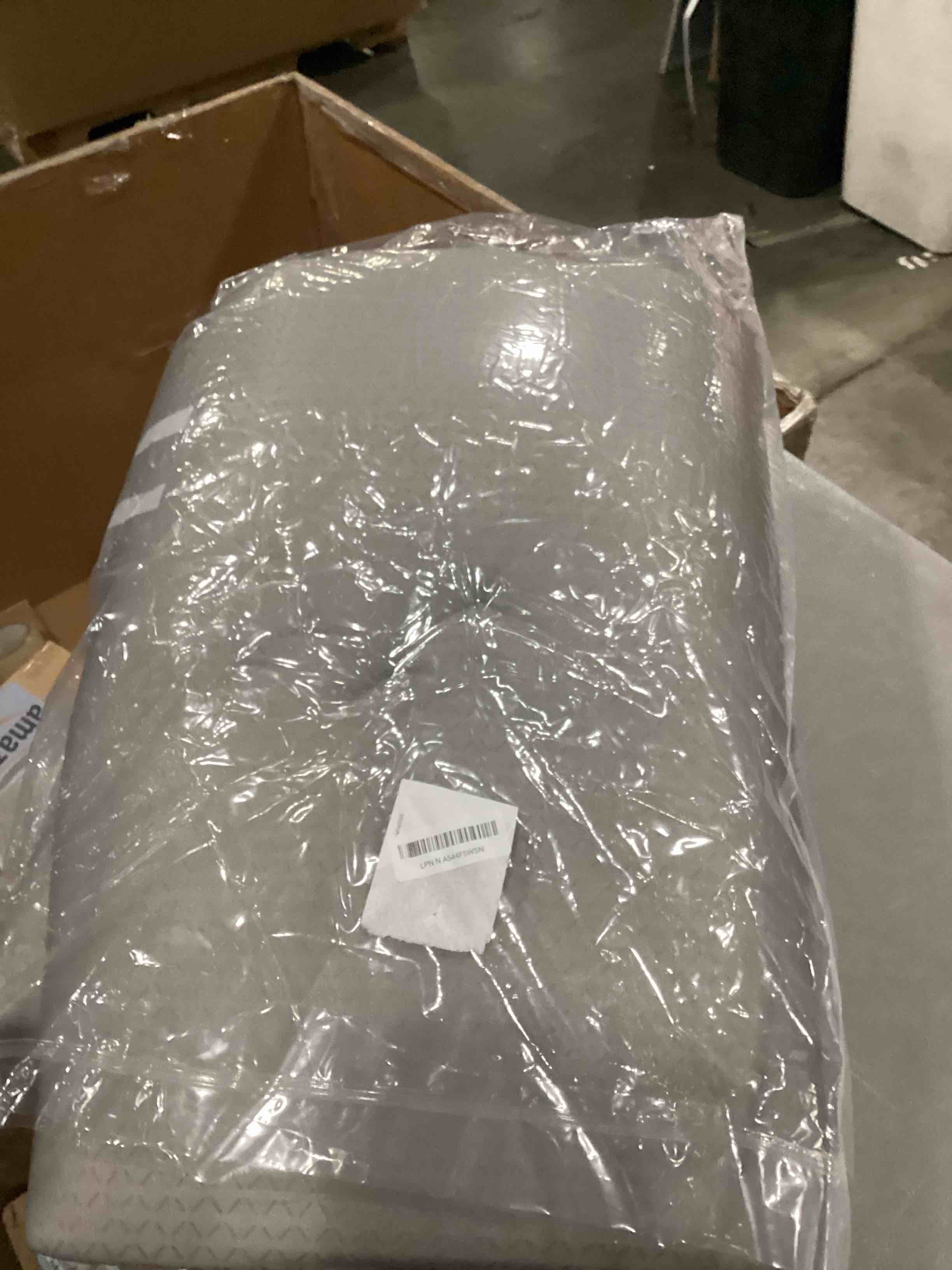 https://s3.amazonaws.com/lotting-images-prod/bidfta/PNK2558732_1746704373988.jpeg