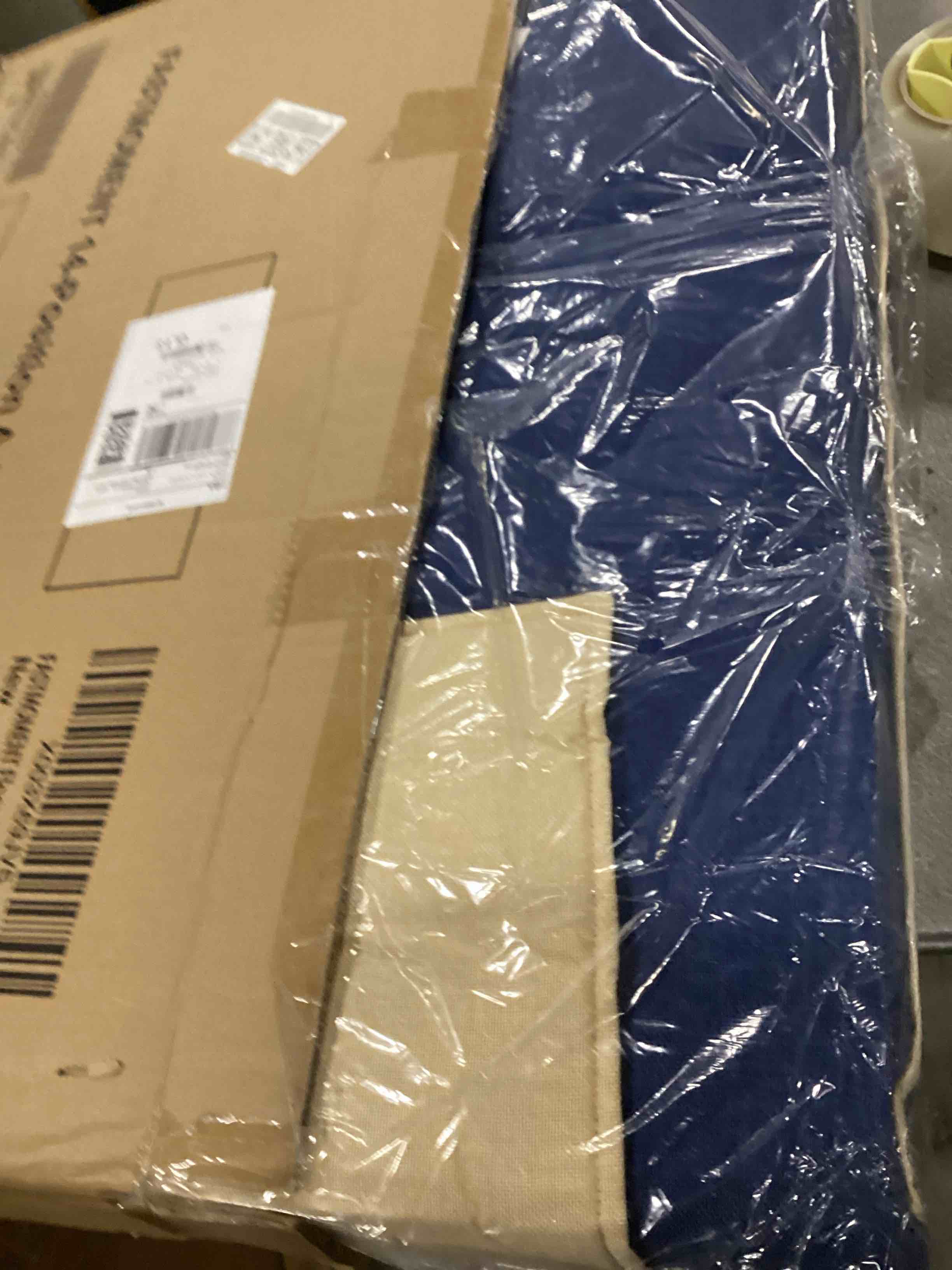 https://s3.amazonaws.com/lotting-images-prod/bidfta/PNK2559466_1747402057840.jpeg