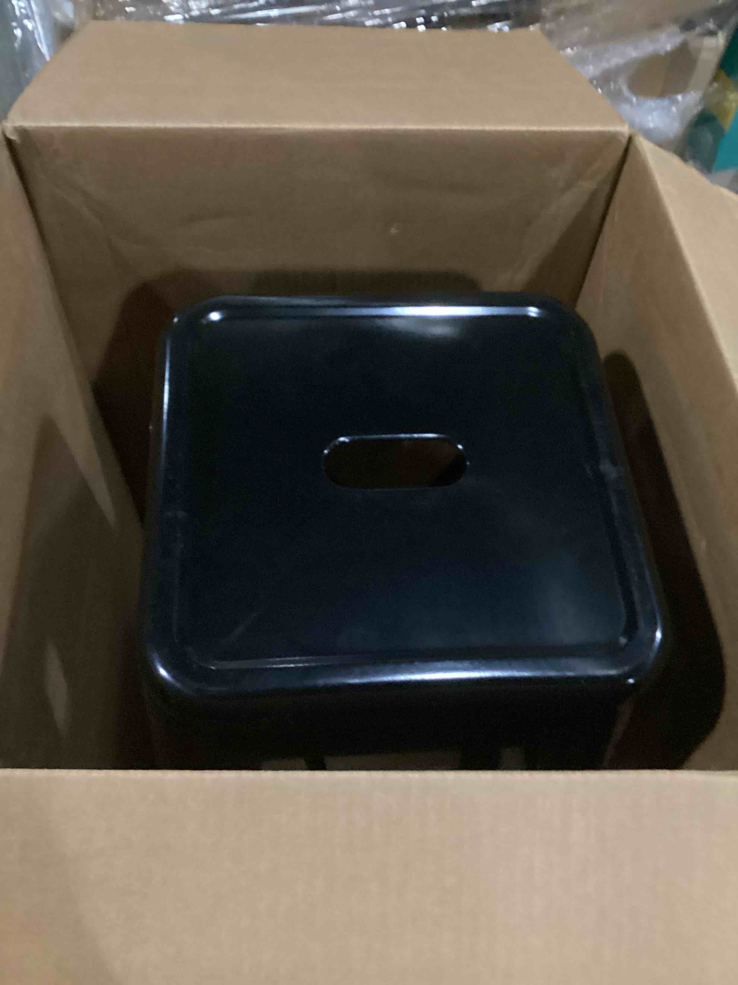 https://s3.amazonaws.com/lotting-images-prod/bidfta/PNK2559893_1747840839595.jpeg