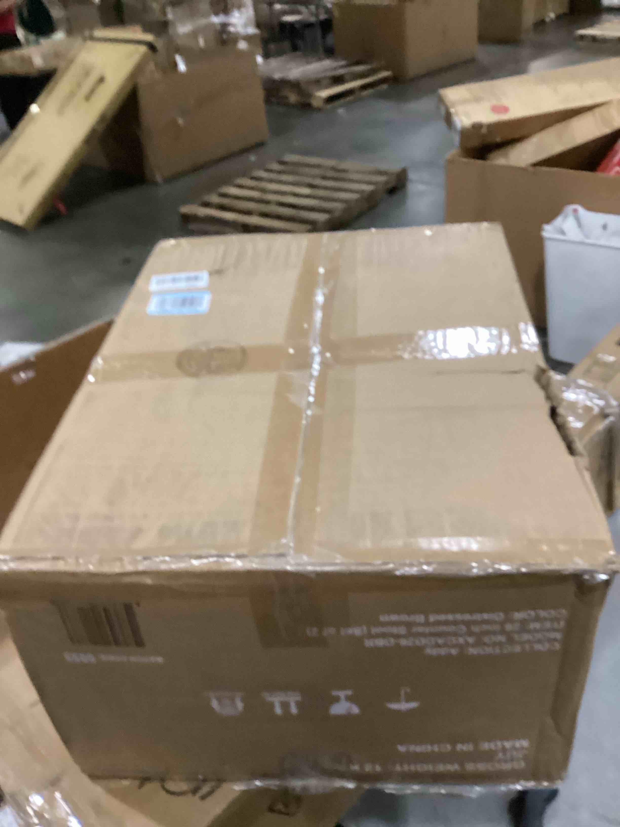 https://s3.amazonaws.com/lotting-images-prod/bidfta/PNK2559962_1747912862336.jpeg