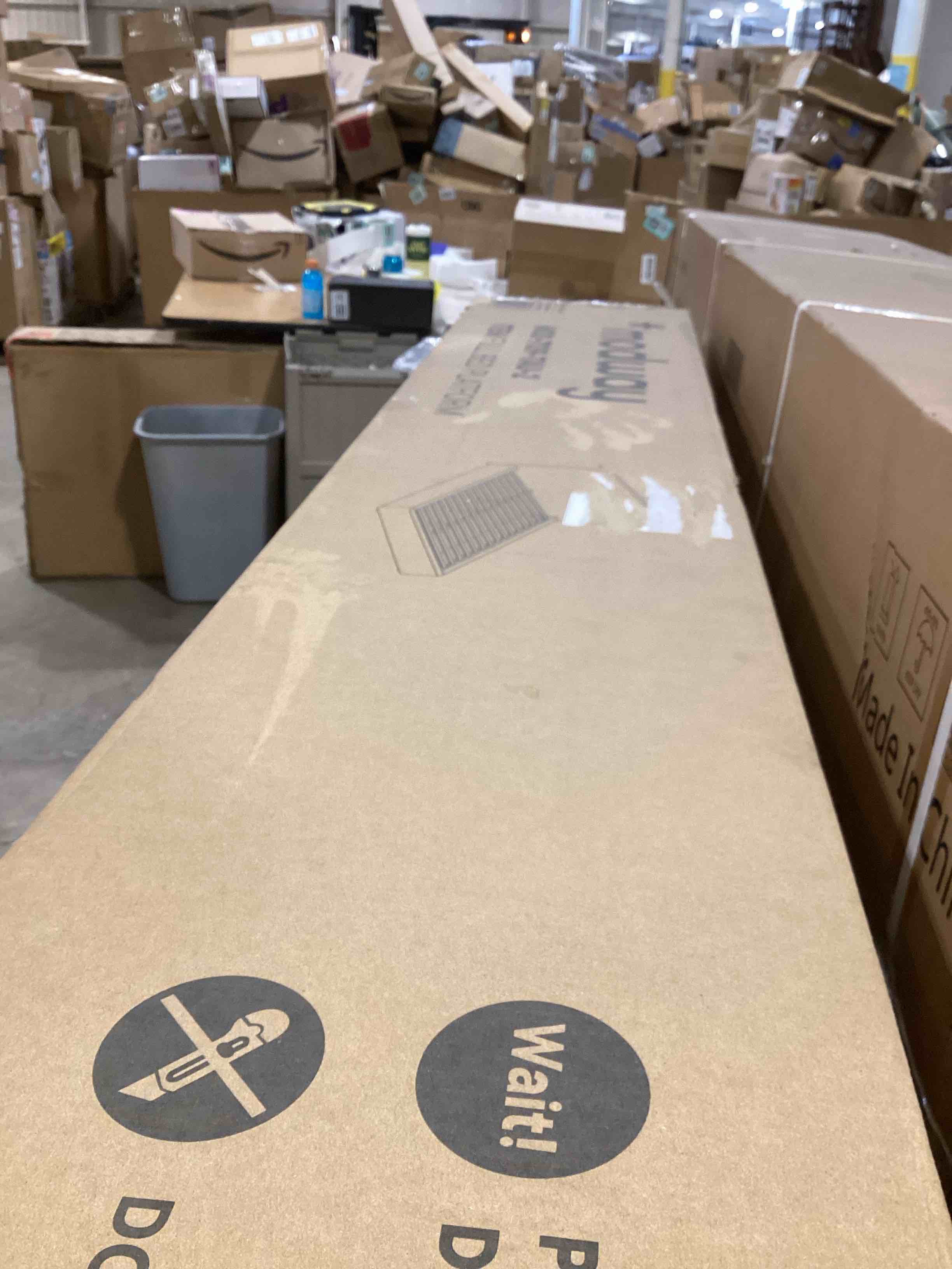 https://s3.amazonaws.com/lotting-images-prod/bidfta/PNK2584449_1750952938036.jpeg