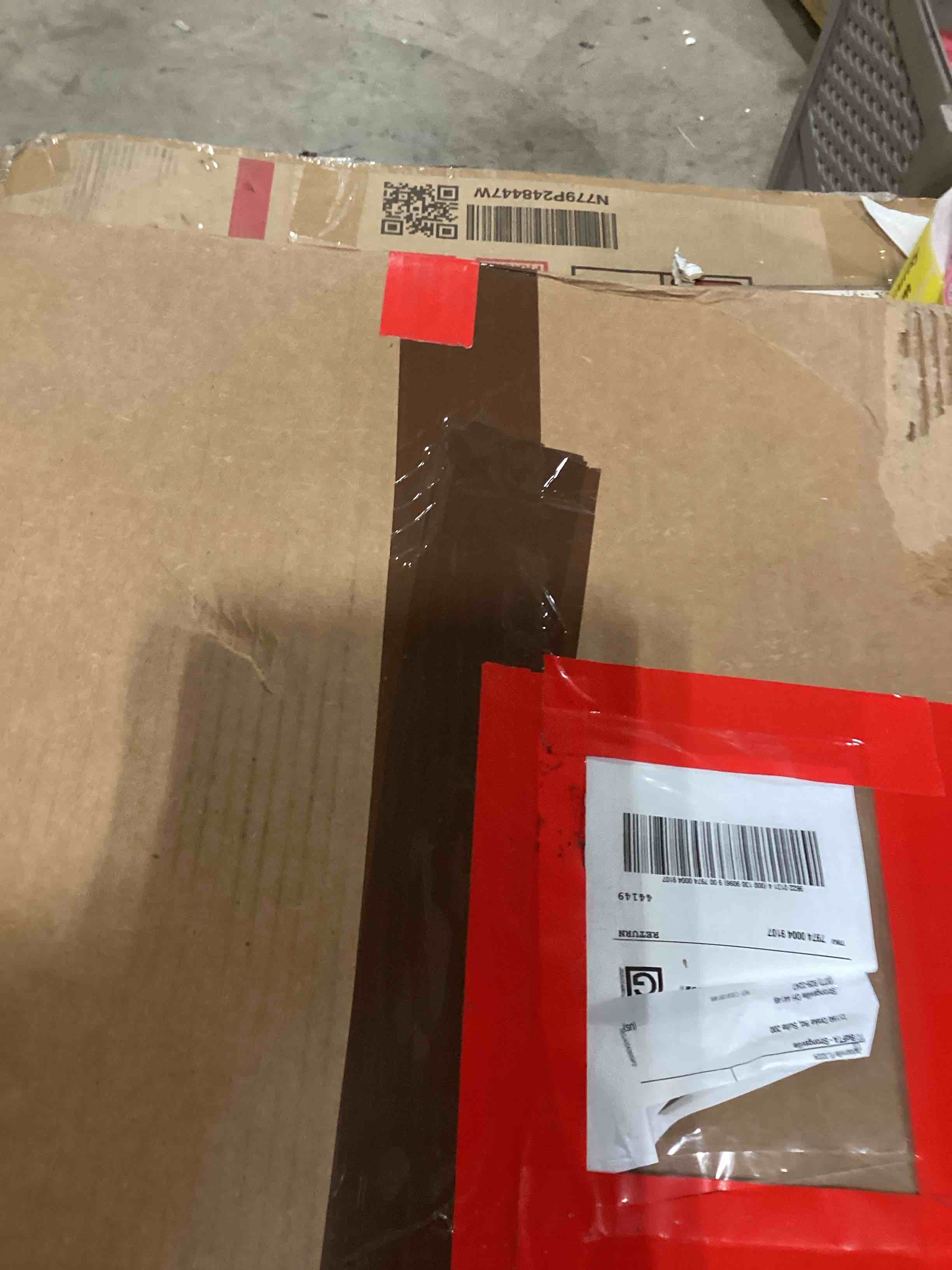 https://s3.amazonaws.com/lotting-images-prod/bidfta/PNK2585302_1751903878521.jpeg