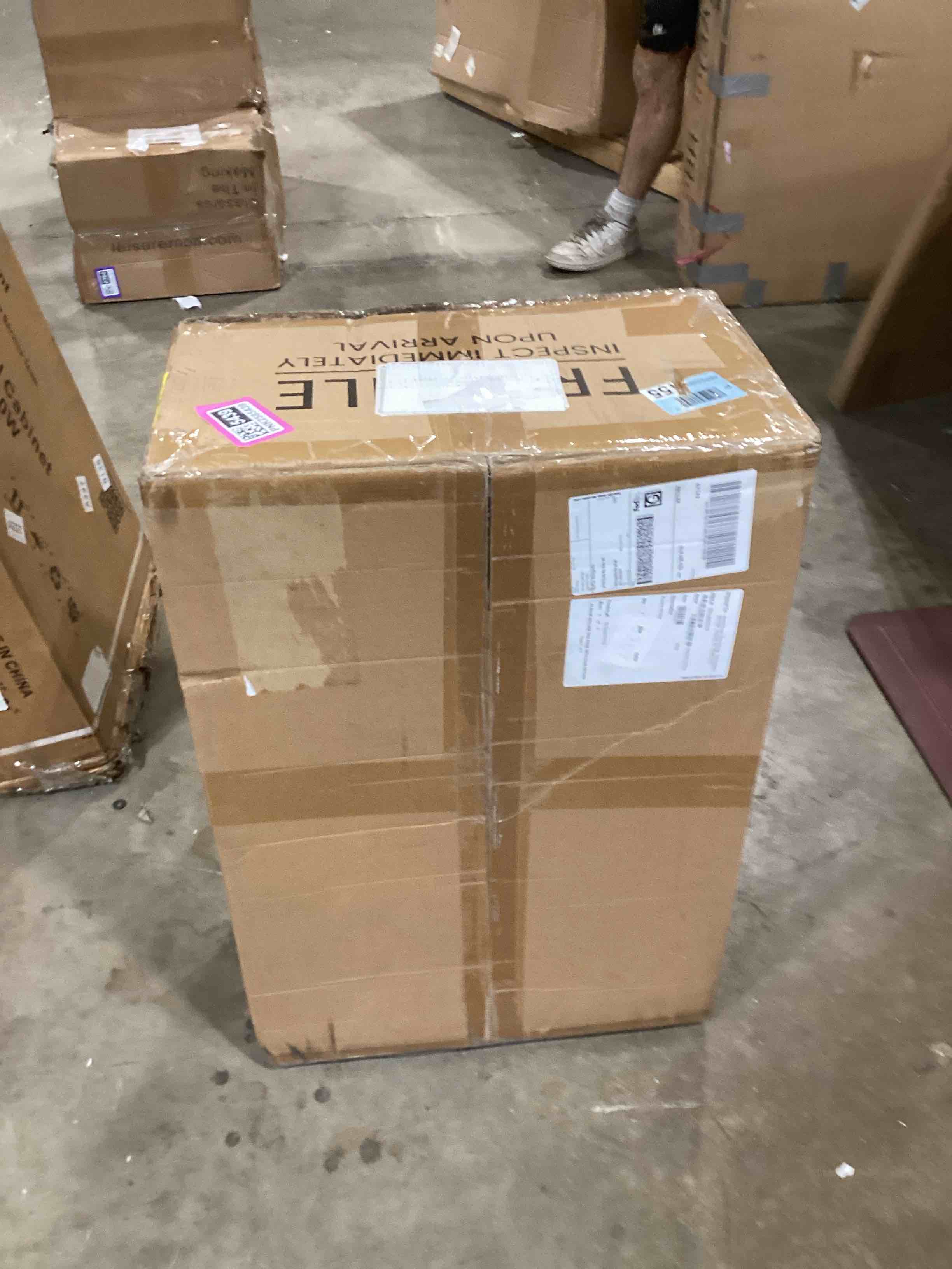 https://s3.amazonaws.com/lotting-images-prod/bidfta/PNK2585439_1752764645901.jpeg
