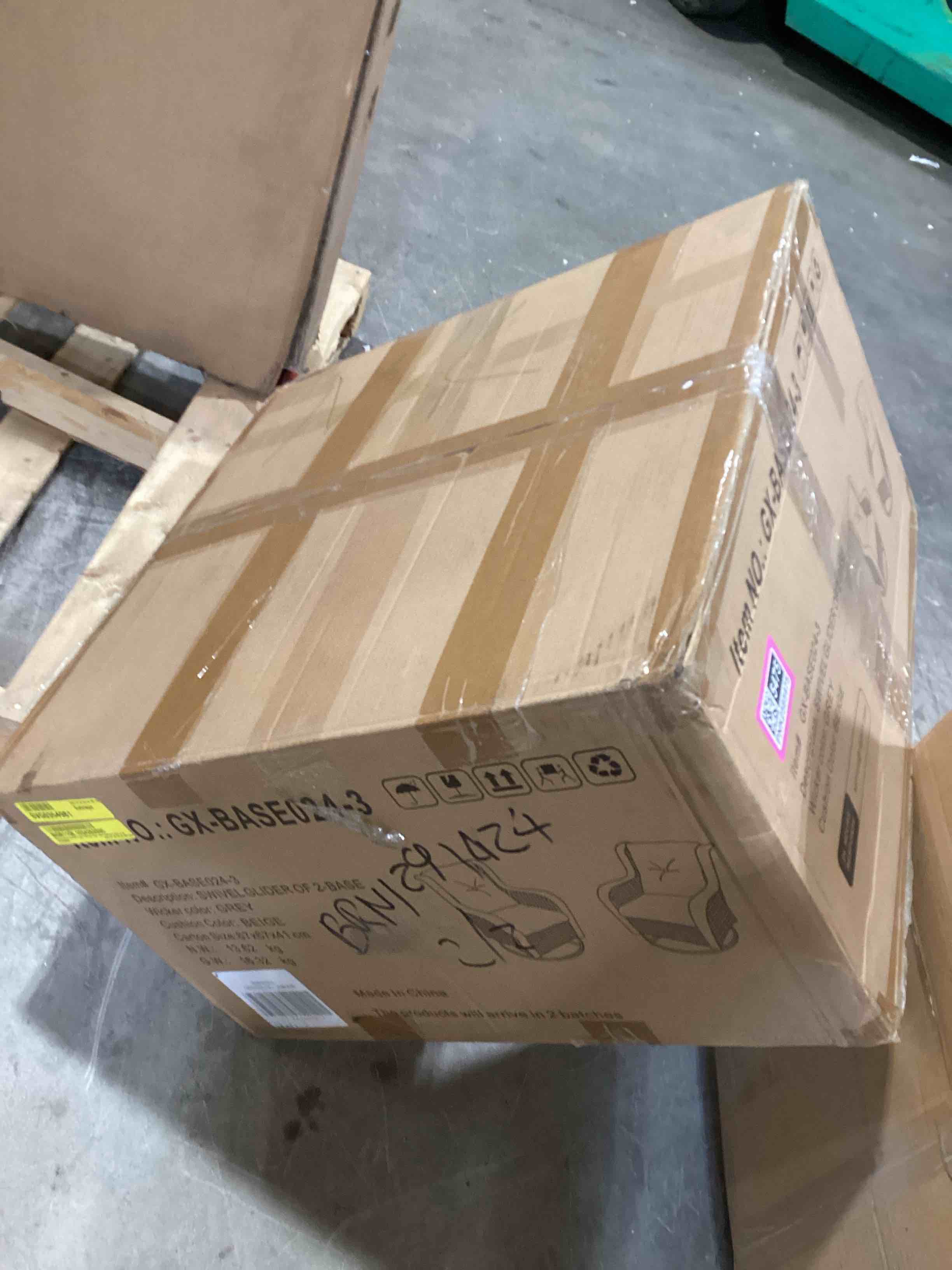 https://s3.amazonaws.com/lotting-images-prod/bidfta/PNK2585475_1752778360326.jpeg