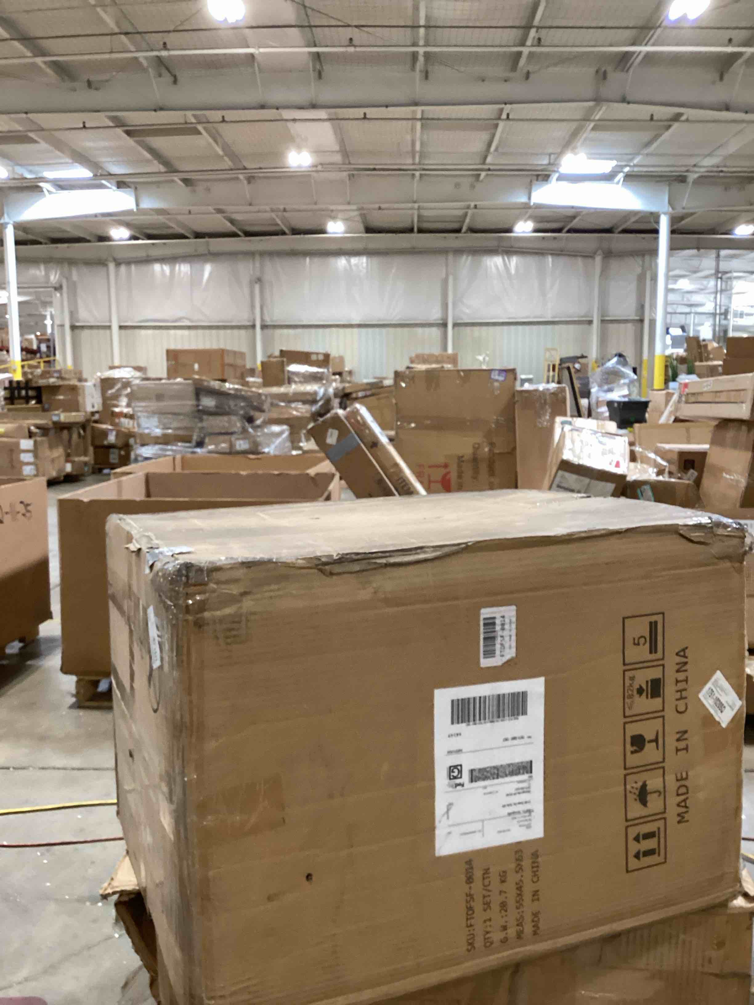 https://s3.amazonaws.com/lotting-images-prod/bidfta/PNK2585481_1752780124698.jpeg