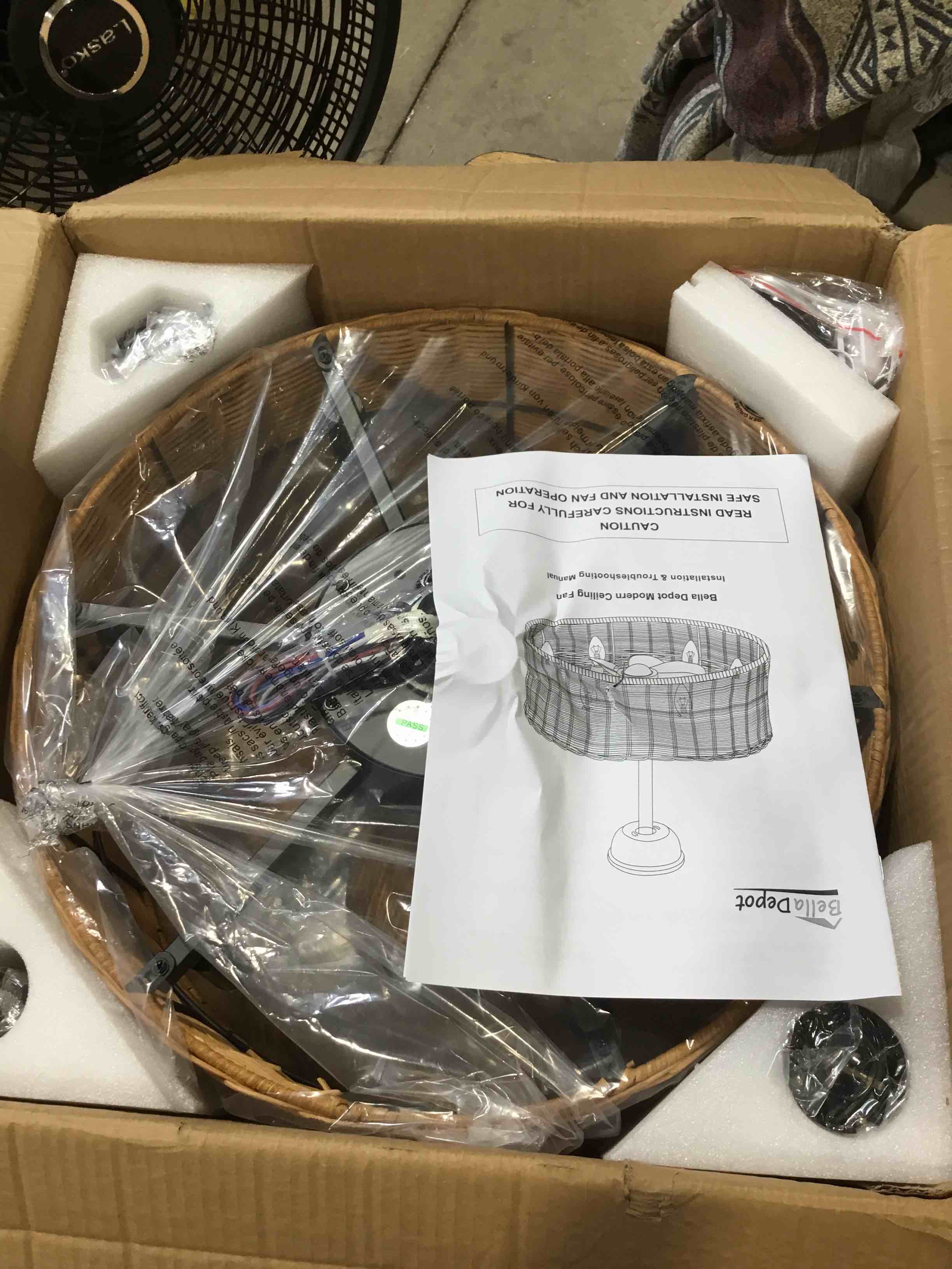 https://s3.amazonaws.com/lotting-images-prod/bidfta/PNK2585559_1753110346578.jpeg