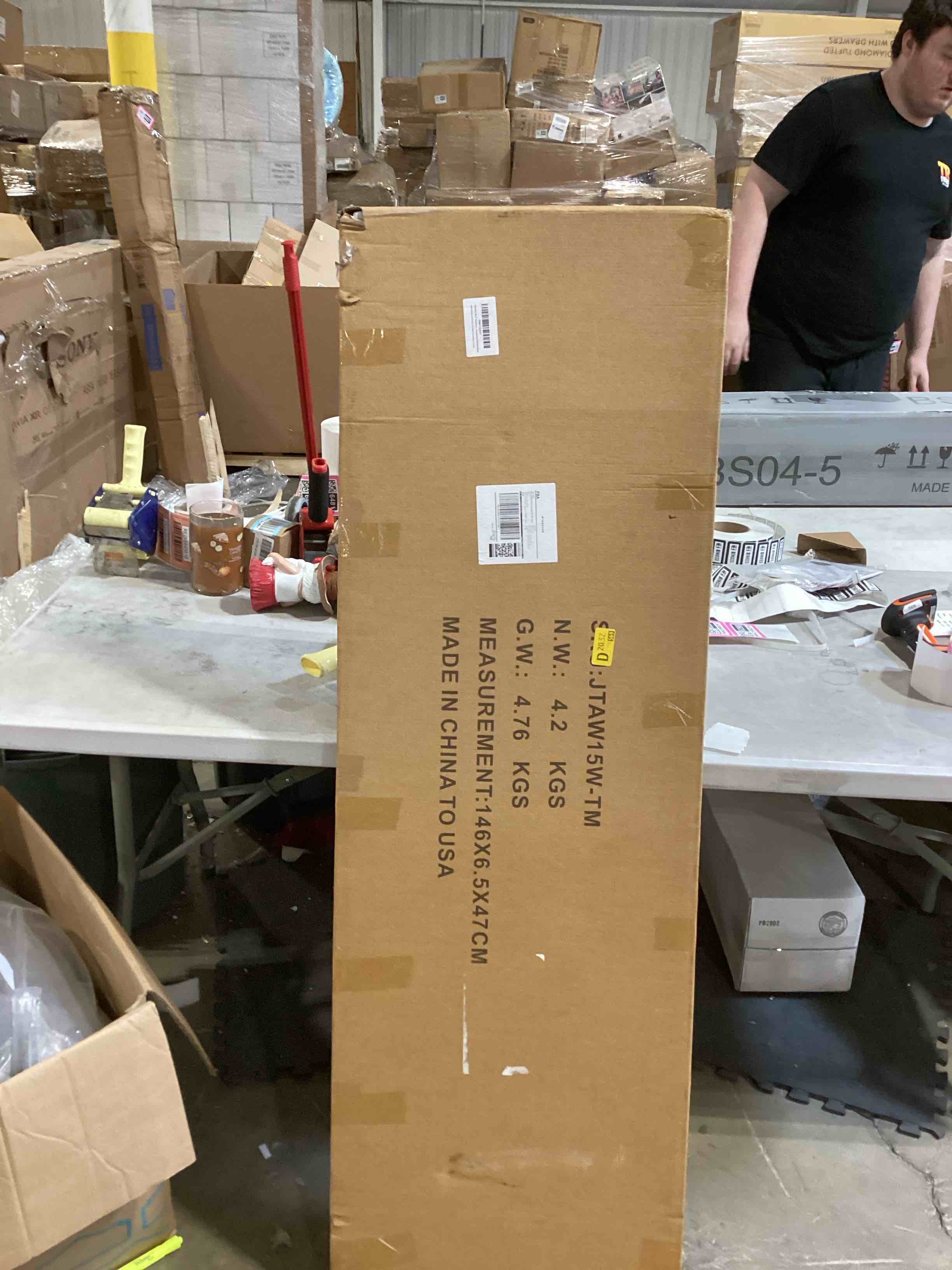 https://s3.amazonaws.com/lotting-images-prod/bidfta/PNK2586398_1754666989598.jpeg