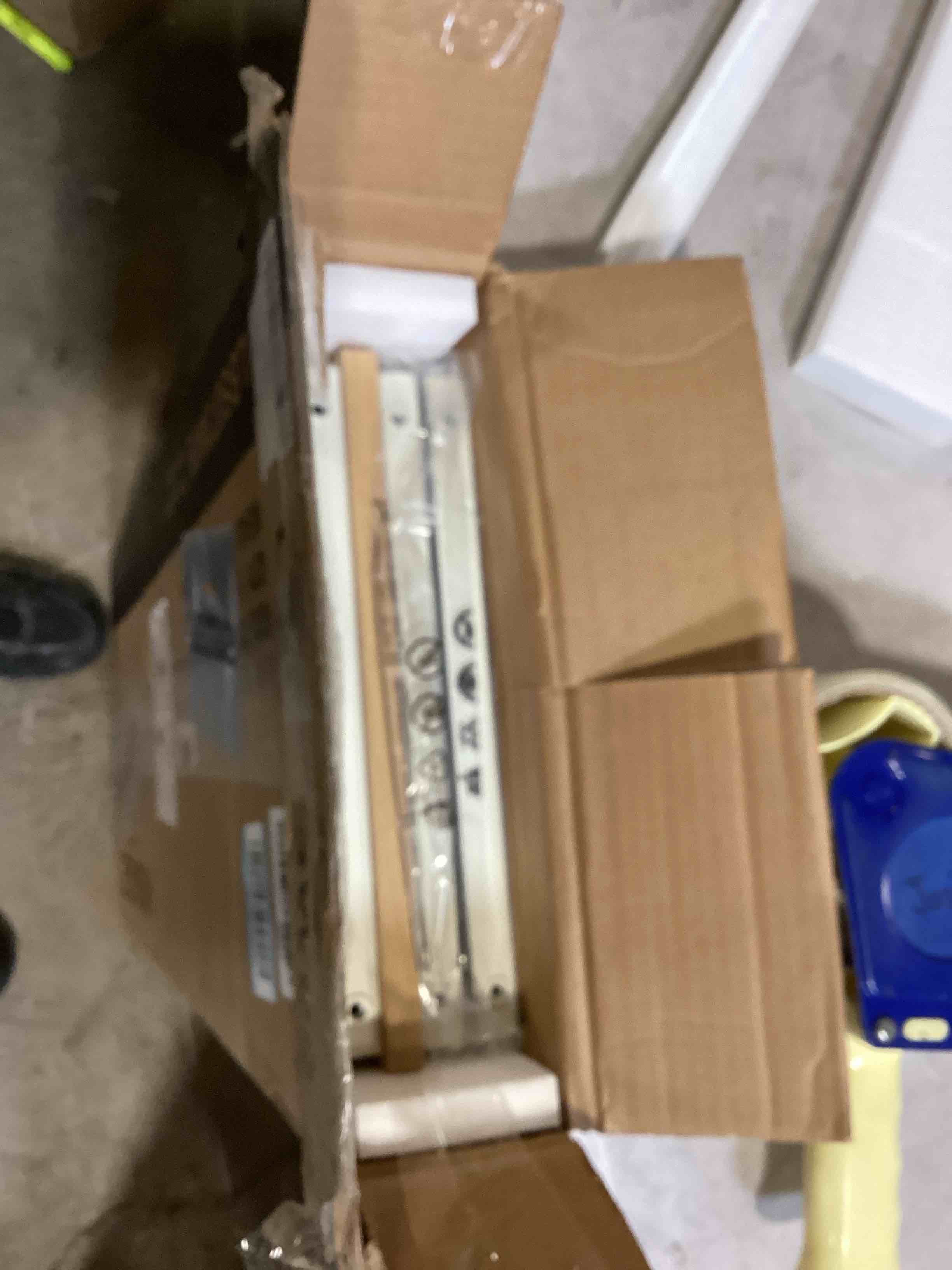 https://s3.amazonaws.com/lotting-images-prod/bidfta/PNK2586407_1754667863739.jpeg