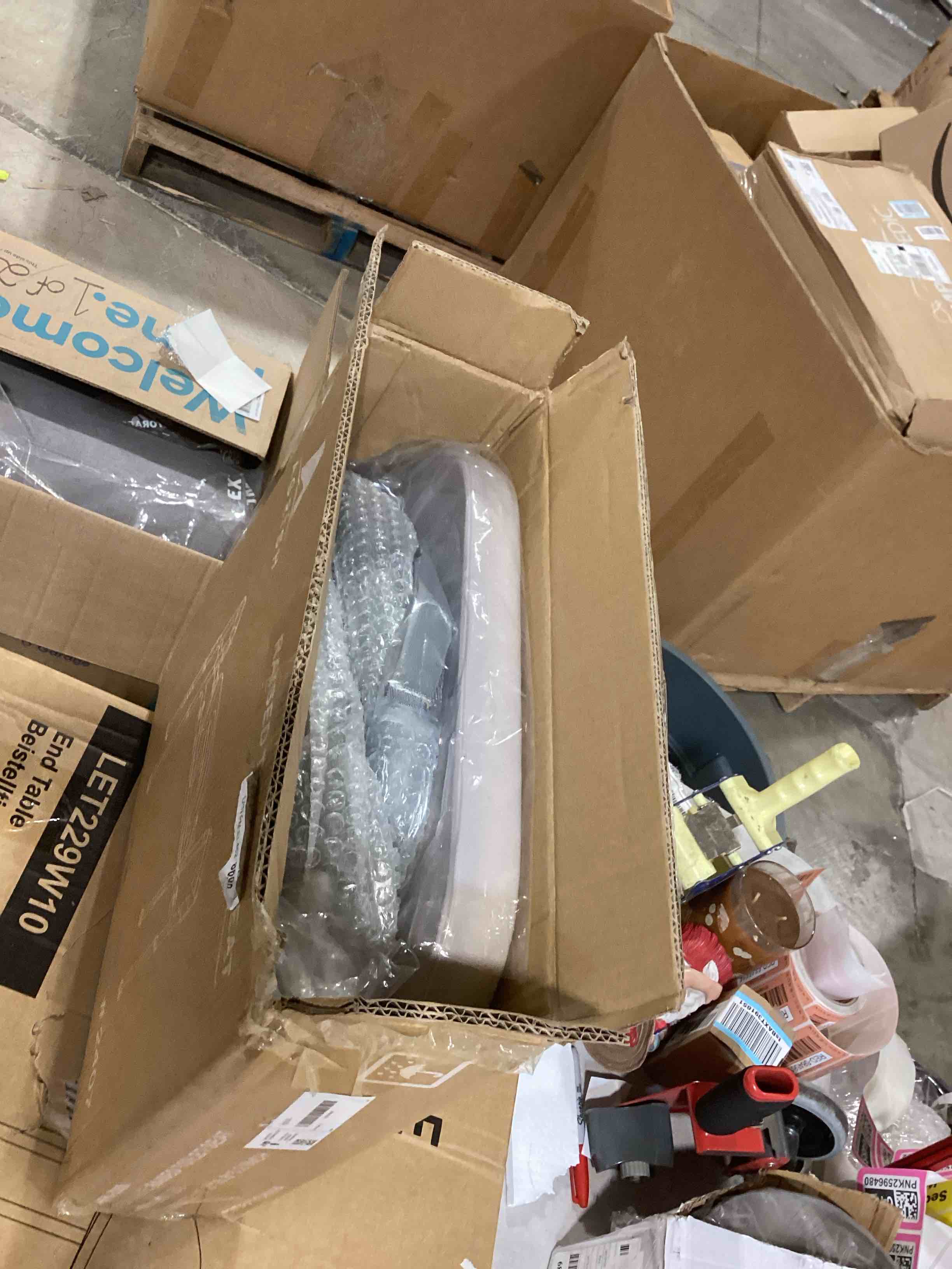 https://s3.amazonaws.com/lotting-images-prod/bidfta/PNK2586446_1754677358978.jpeg