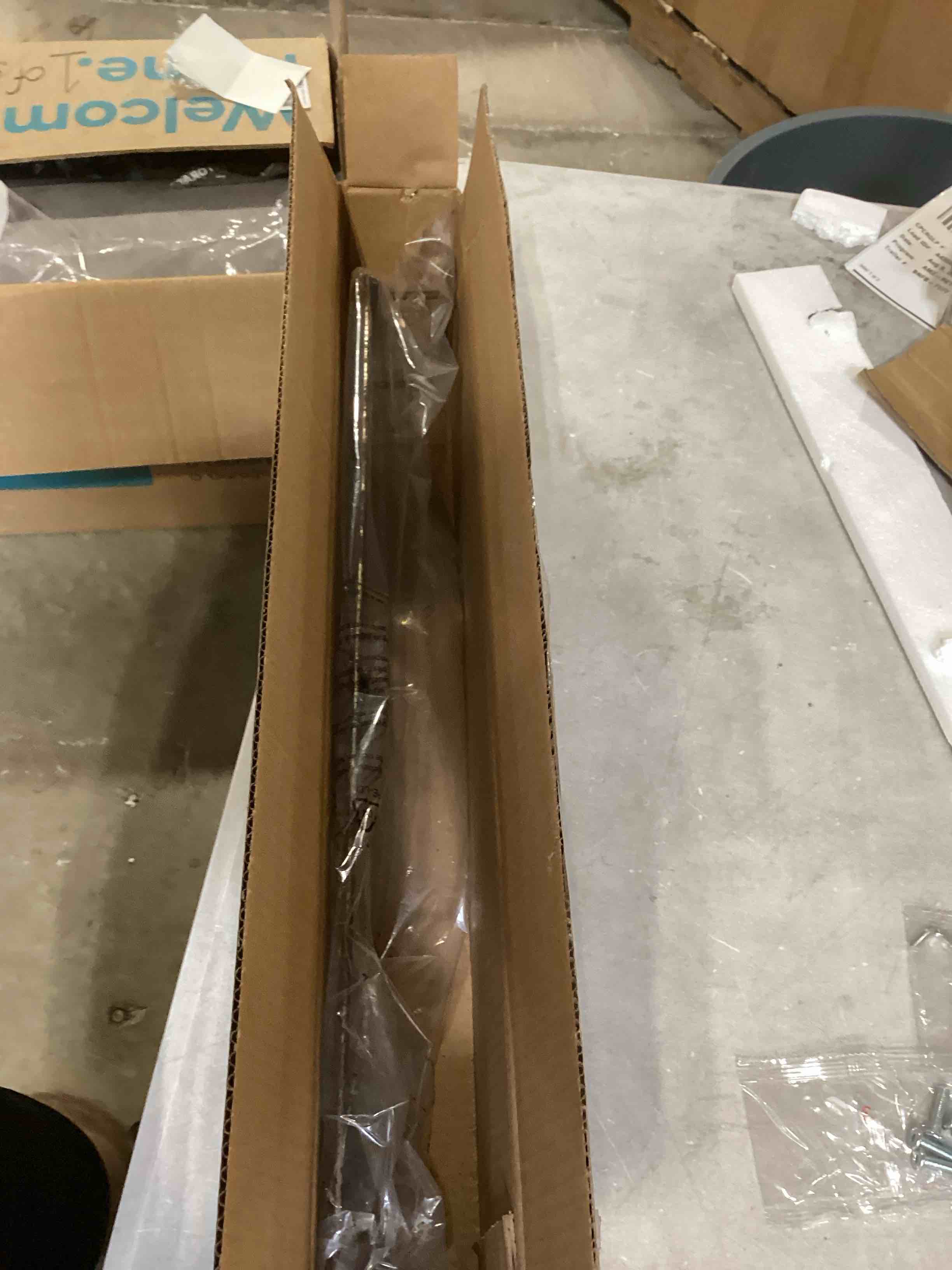 https://s3.amazonaws.com/lotting-images-prod/bidfta/PNK2586448_1754677900148.jpeg