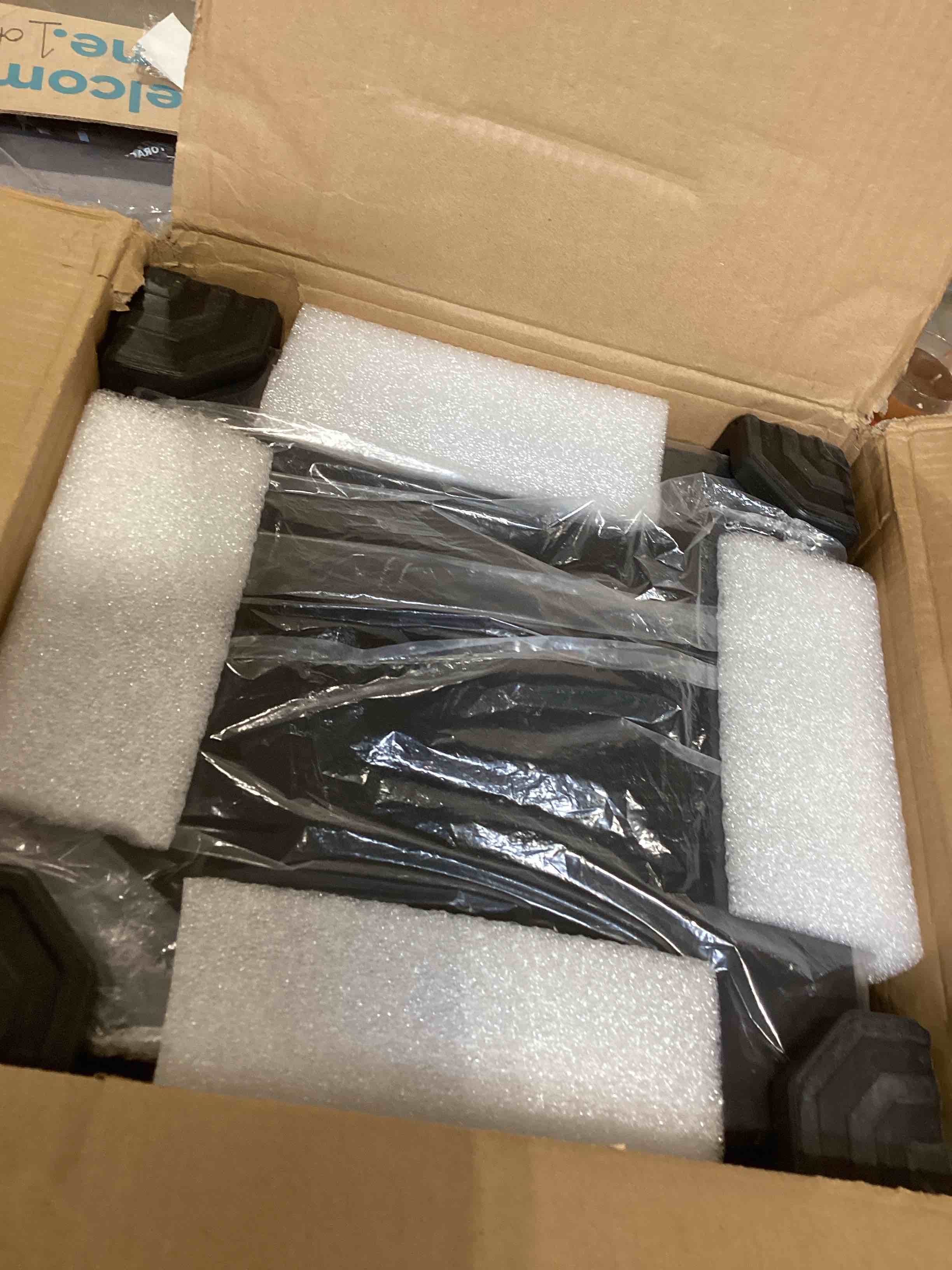 https://s3.amazonaws.com/lotting-images-prod/bidfta/PNK2586450_1754678330814.jpeg
