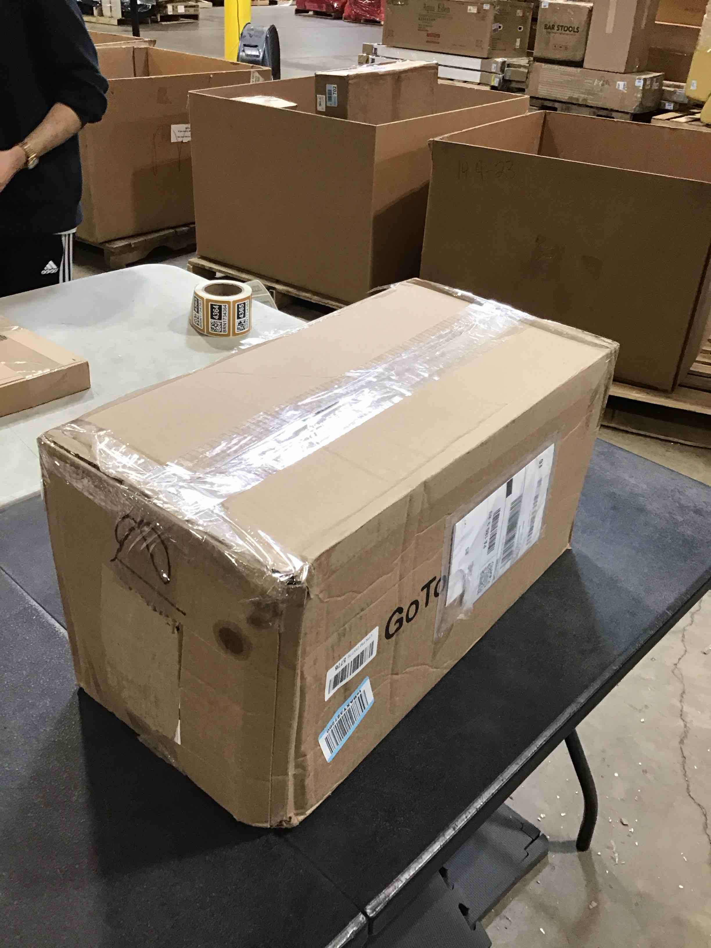 https://s3.amazonaws.com/lotting-images-prod/bidfta/PNK2587006_1746646672656.jpeg