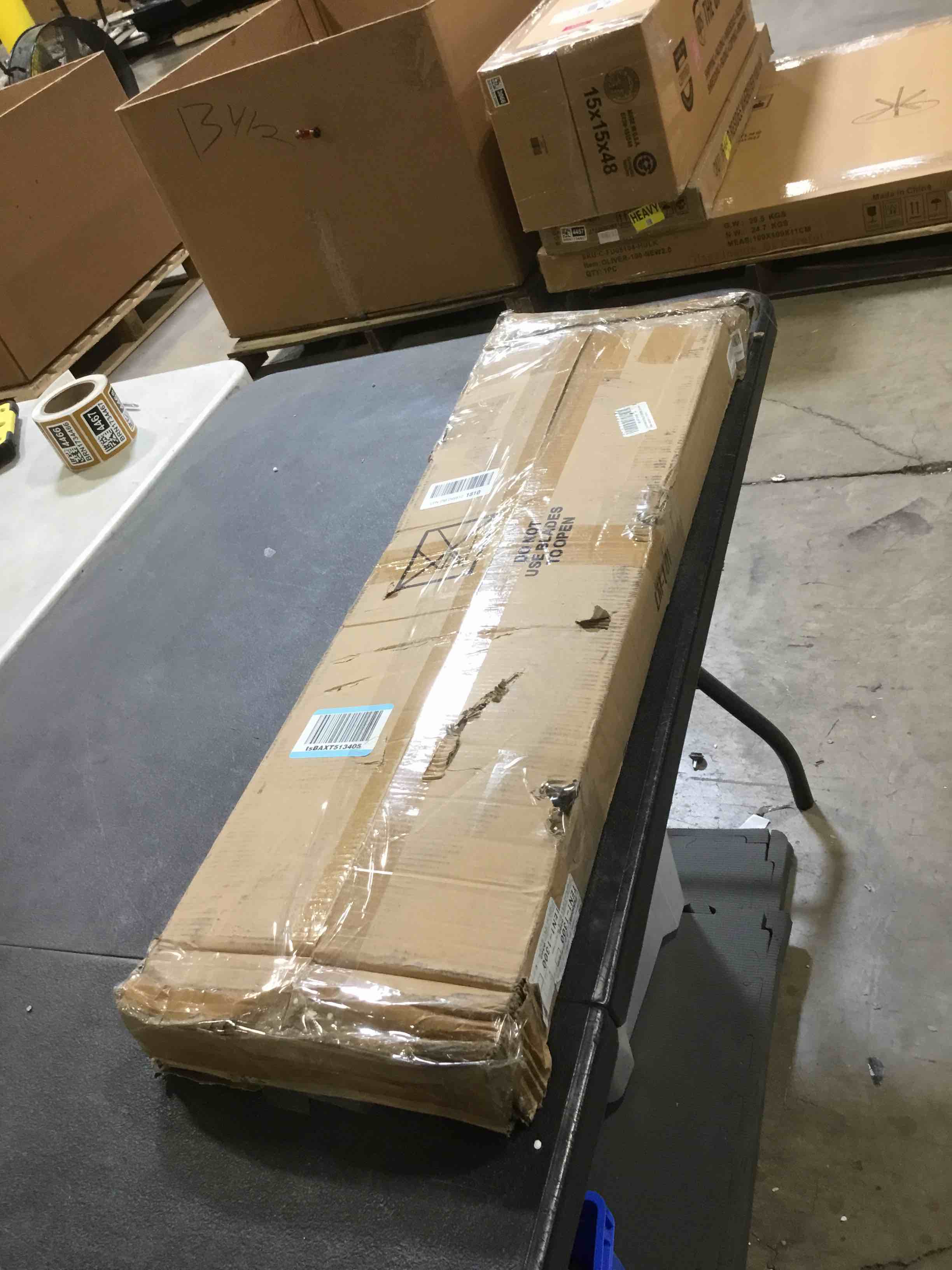 https://s3.amazonaws.com/lotting-images-prod/bidfta/PNK2587128_1746807919883.jpeg