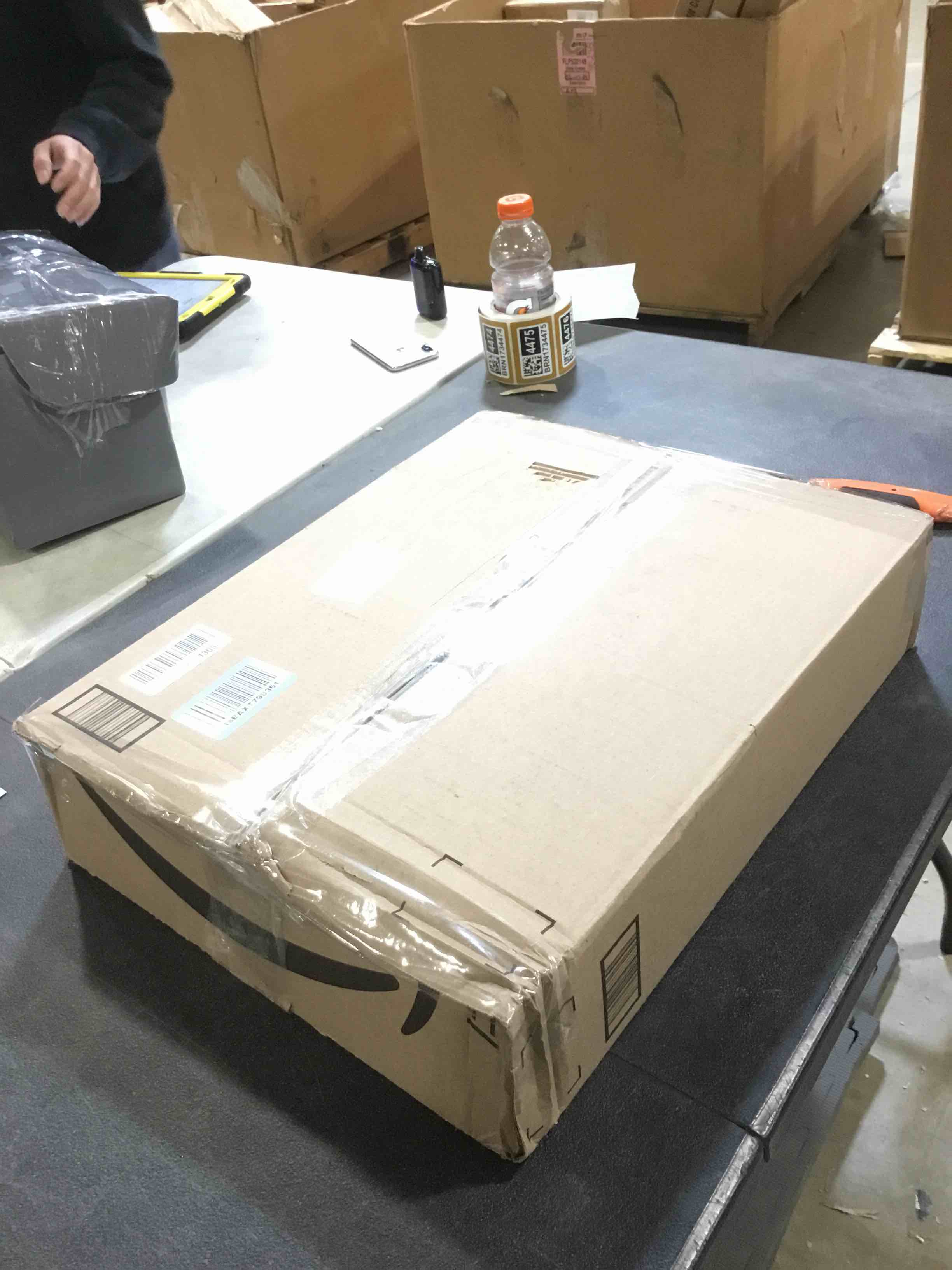 https://s3.amazonaws.com/lotting-images-prod/bidfta/PNK2587143_1746810723326.jpeg