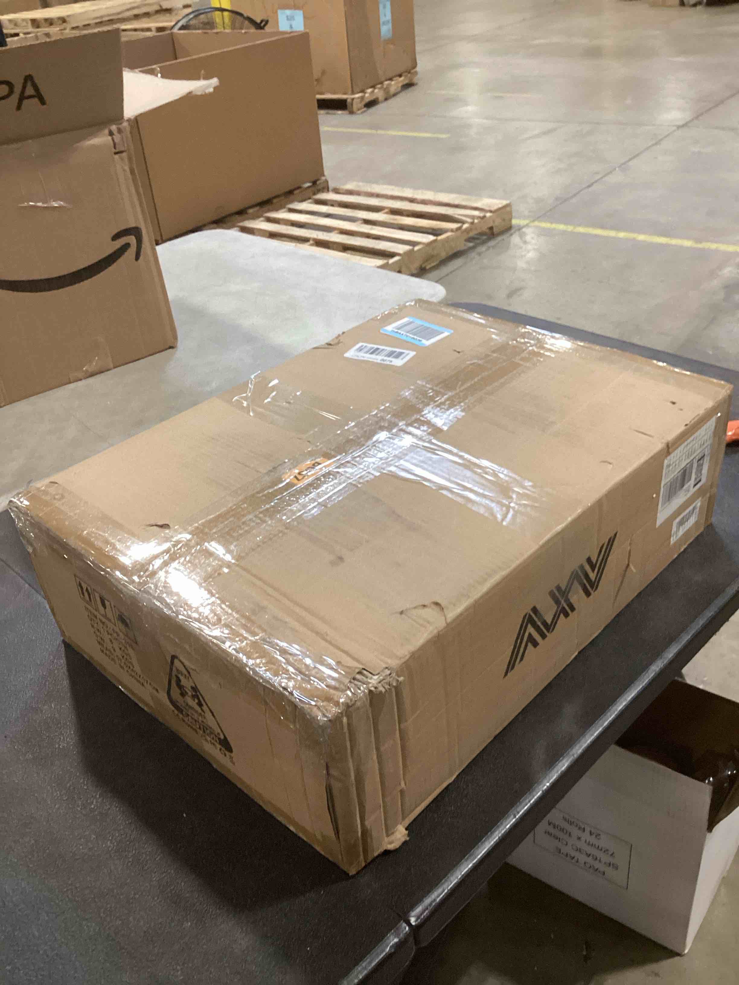 https://s3.amazonaws.com/lotting-images-prod/bidfta/PNK2587380_1747153908586.jpeg
