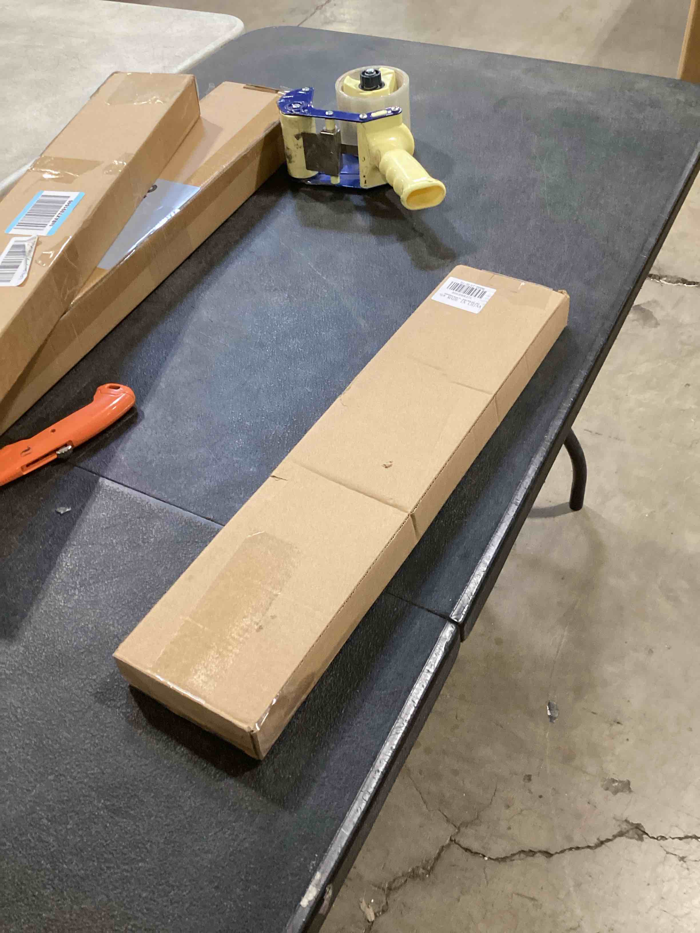 https://s3.amazonaws.com/lotting-images-prod/bidfta/PNK2587518_1747240421114.jpeg